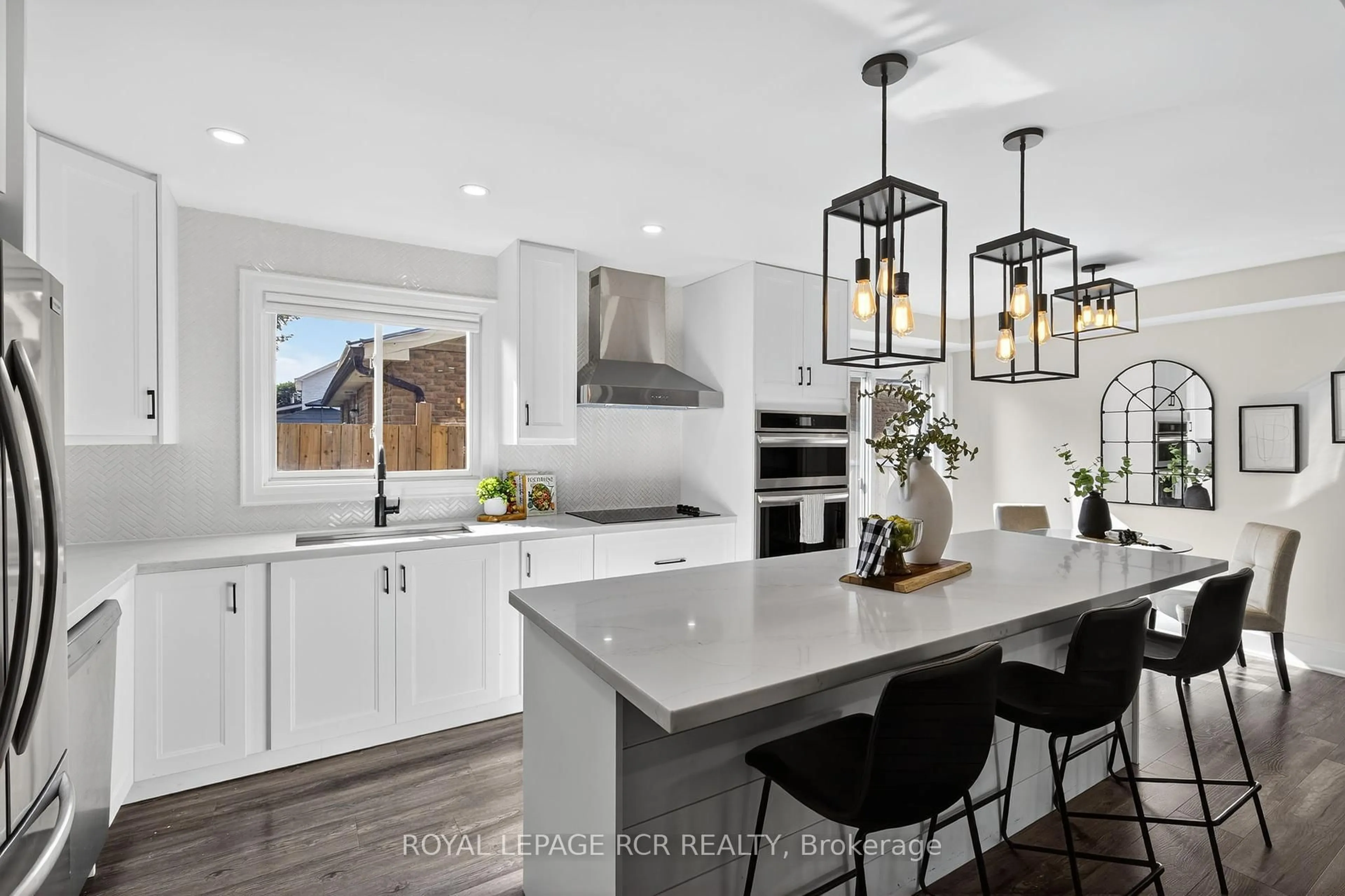 Open concept kitchen, ceramic/tile floor for 179 Tupper St, New Tecumseth Ontario L9R 1E1