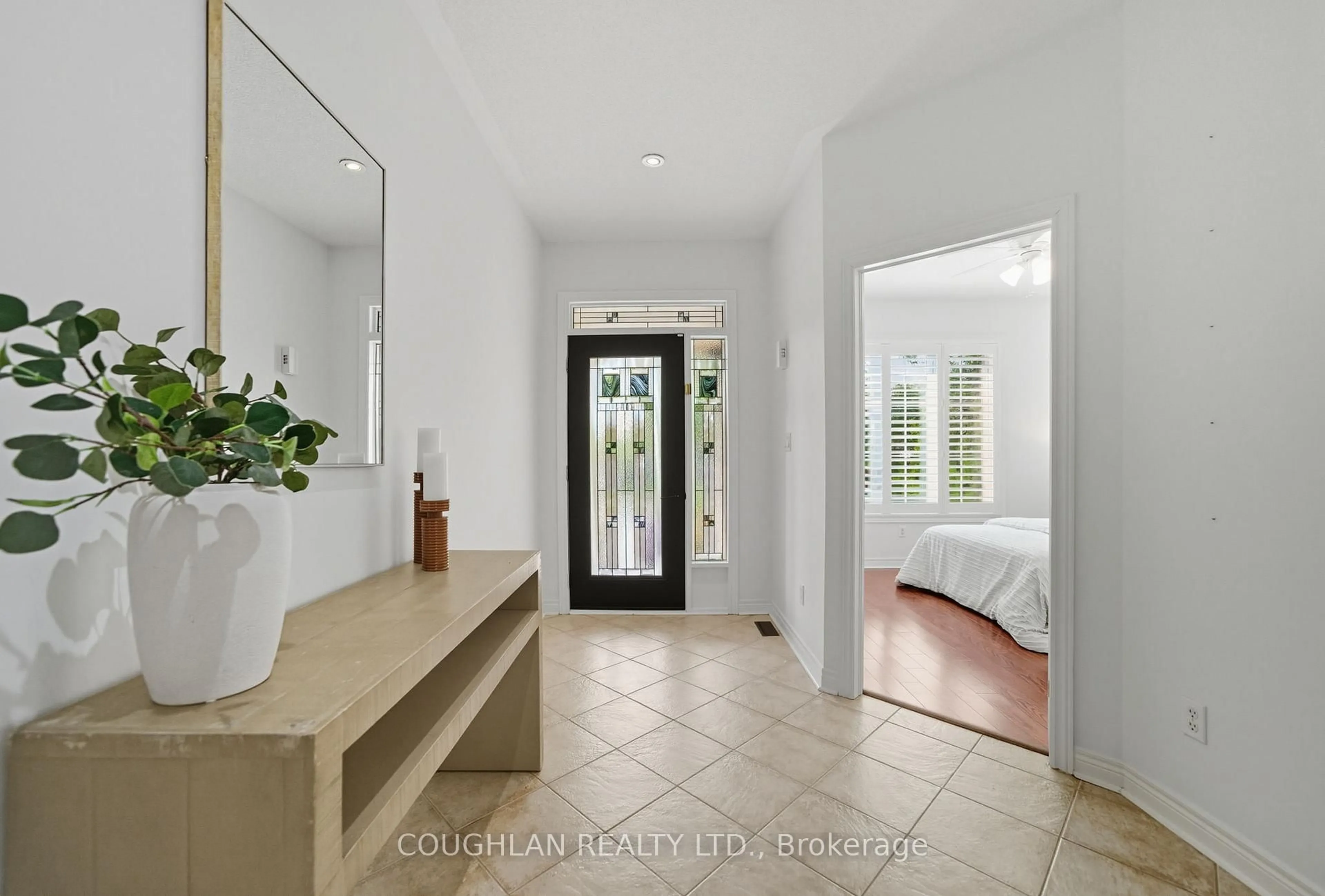 Indoor entryway for 88 Oakside Dr, Uxbridge Ontario L9P 2A6