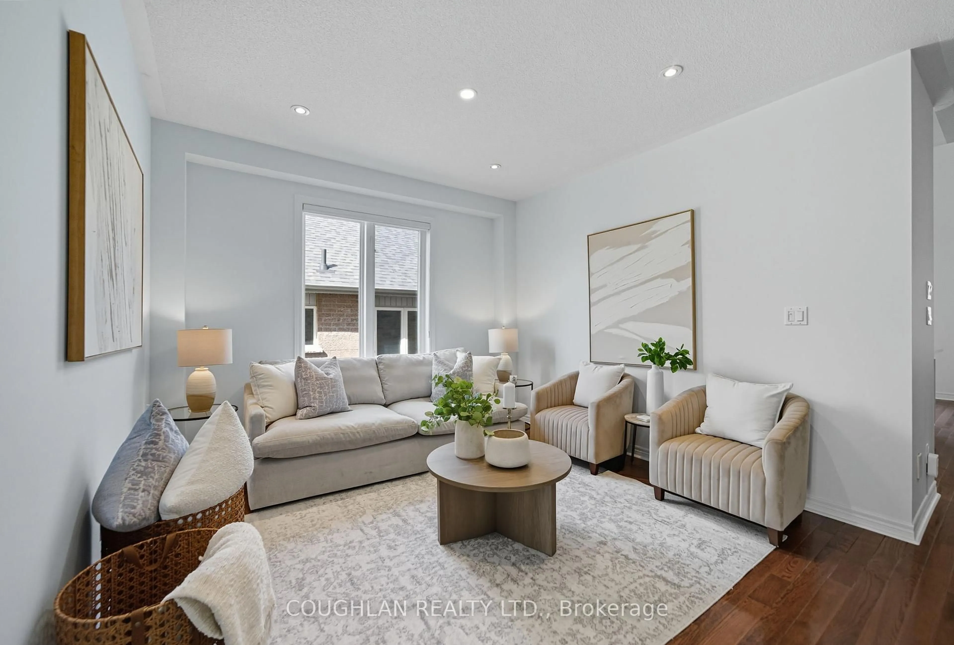 Living room with furniture, unknown for 88 Oakside Dr, Uxbridge Ontario L9P 2A6