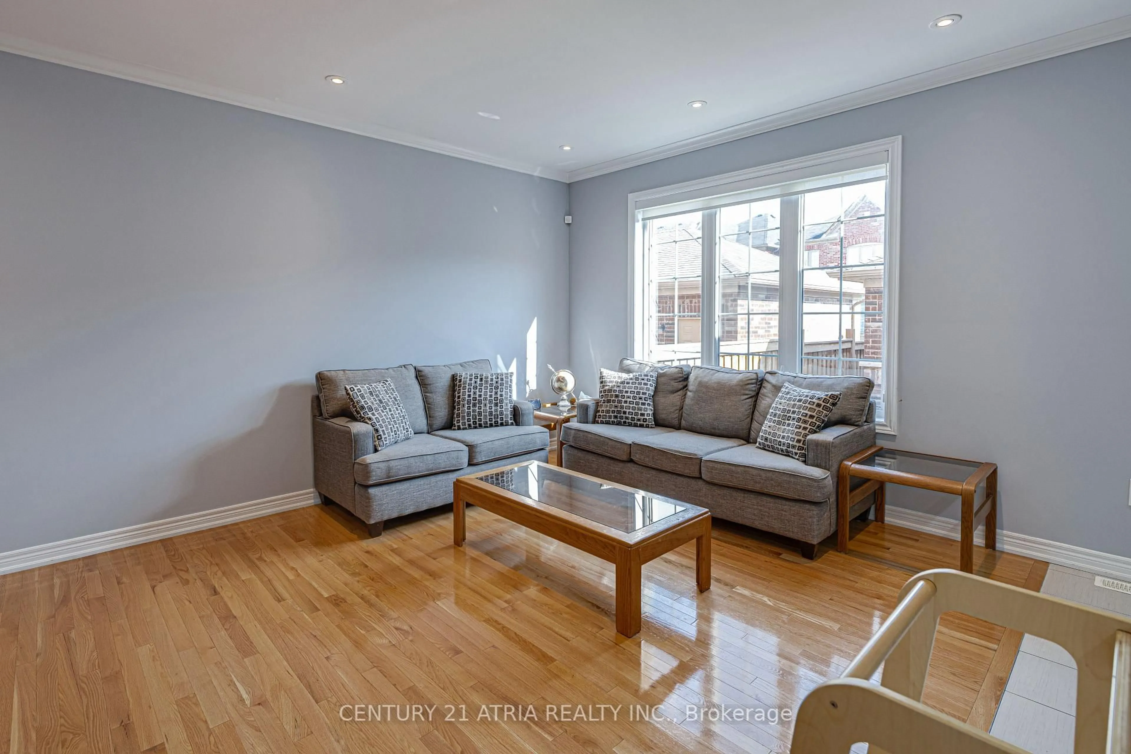 Living room with furniture, wood/laminate floor for 137 Barons St, Vaughan Ontario L4H 3Y7