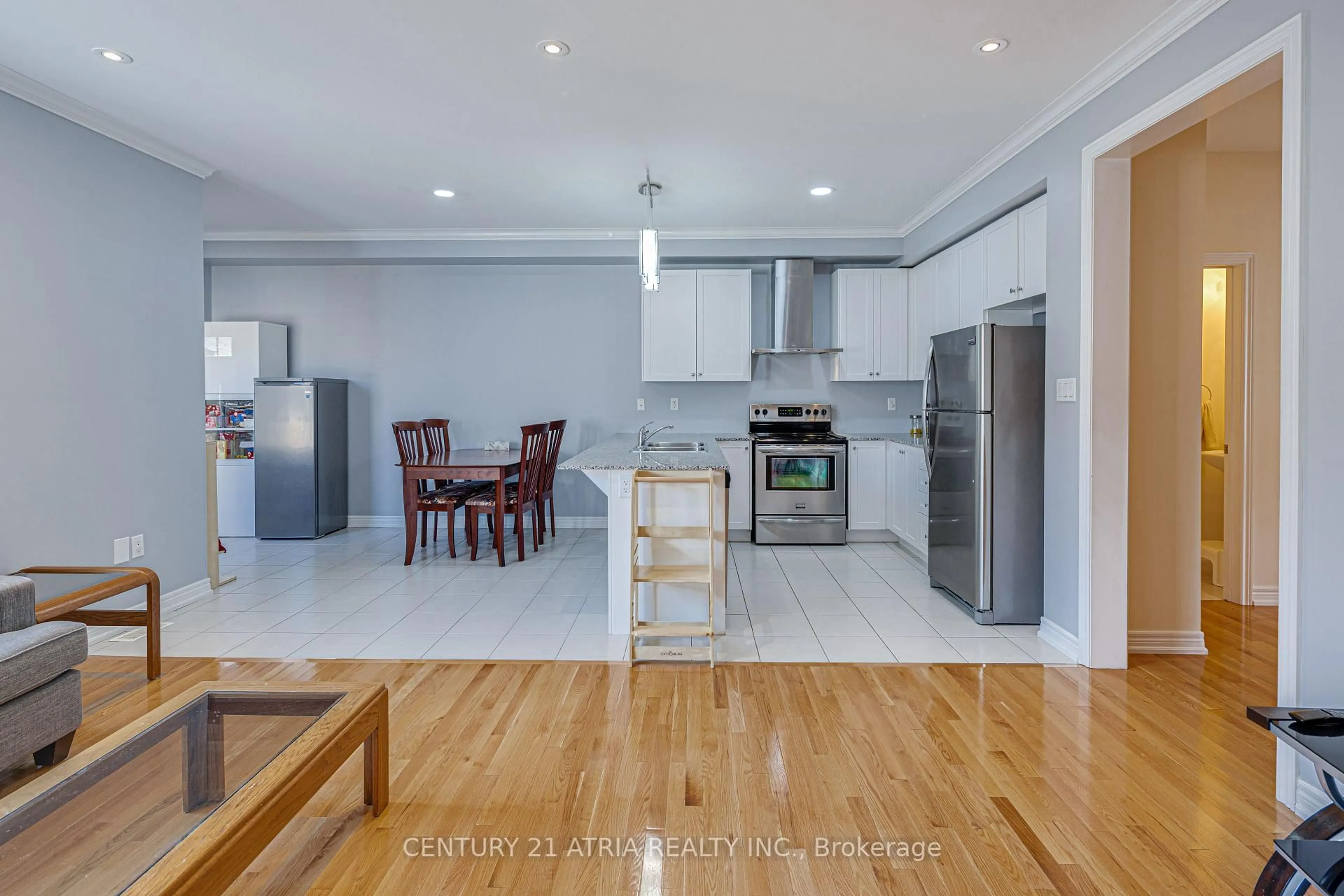 Open concept kitchen, unknown for 137 Barons St, Vaughan Ontario L4H 3Y7