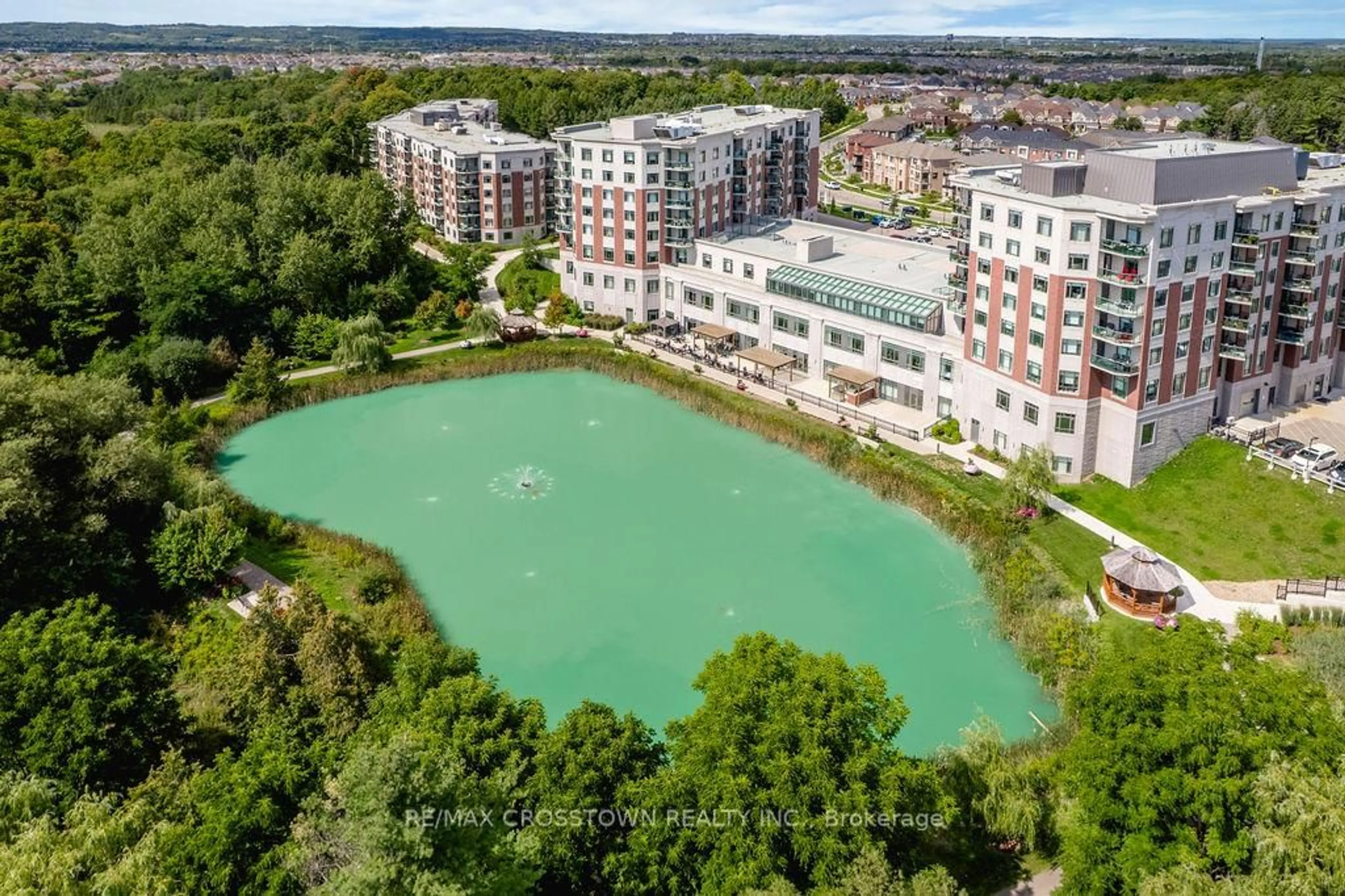 A pic from outside/outdoor area/front of a property/back of a property/a pic from drone, water/lake/river/ocean view for 420 William Graham Dr #418, Aurora Ontario L4G 1X4