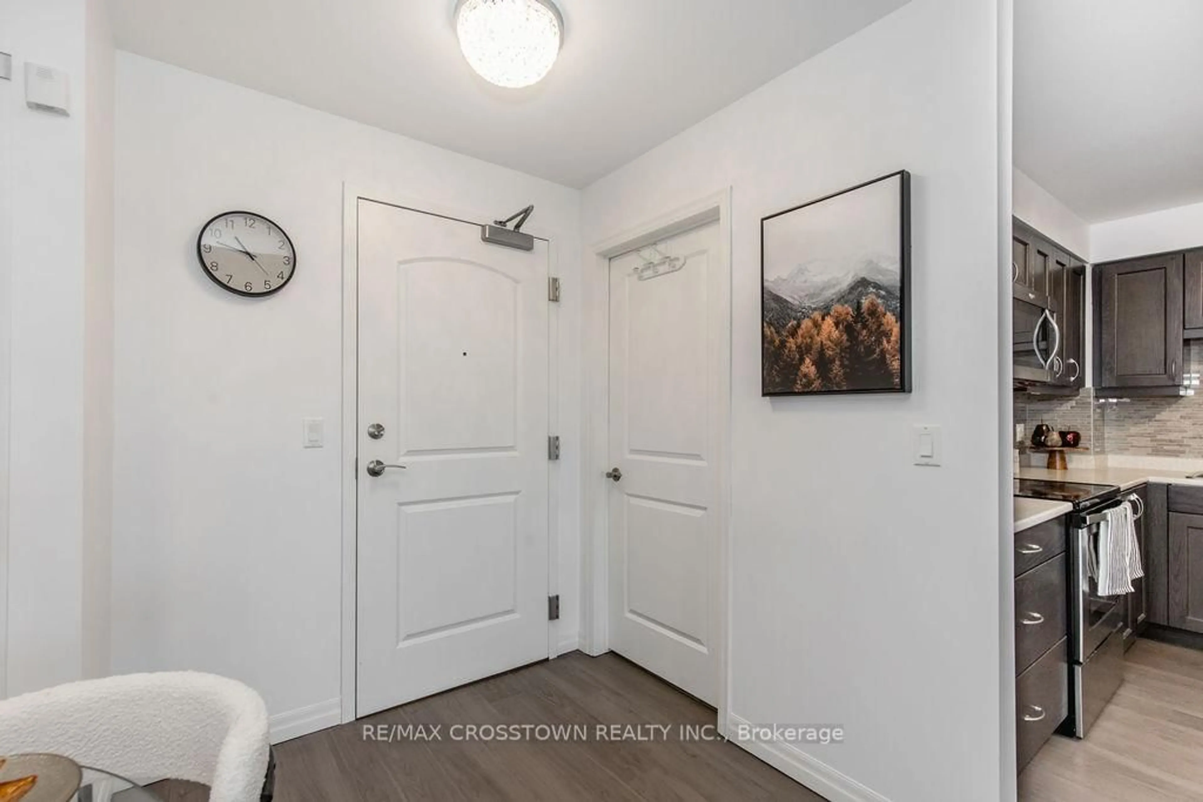 Indoor entryway for 420 William Graham Dr #418, Aurora Ontario L4G 1X4