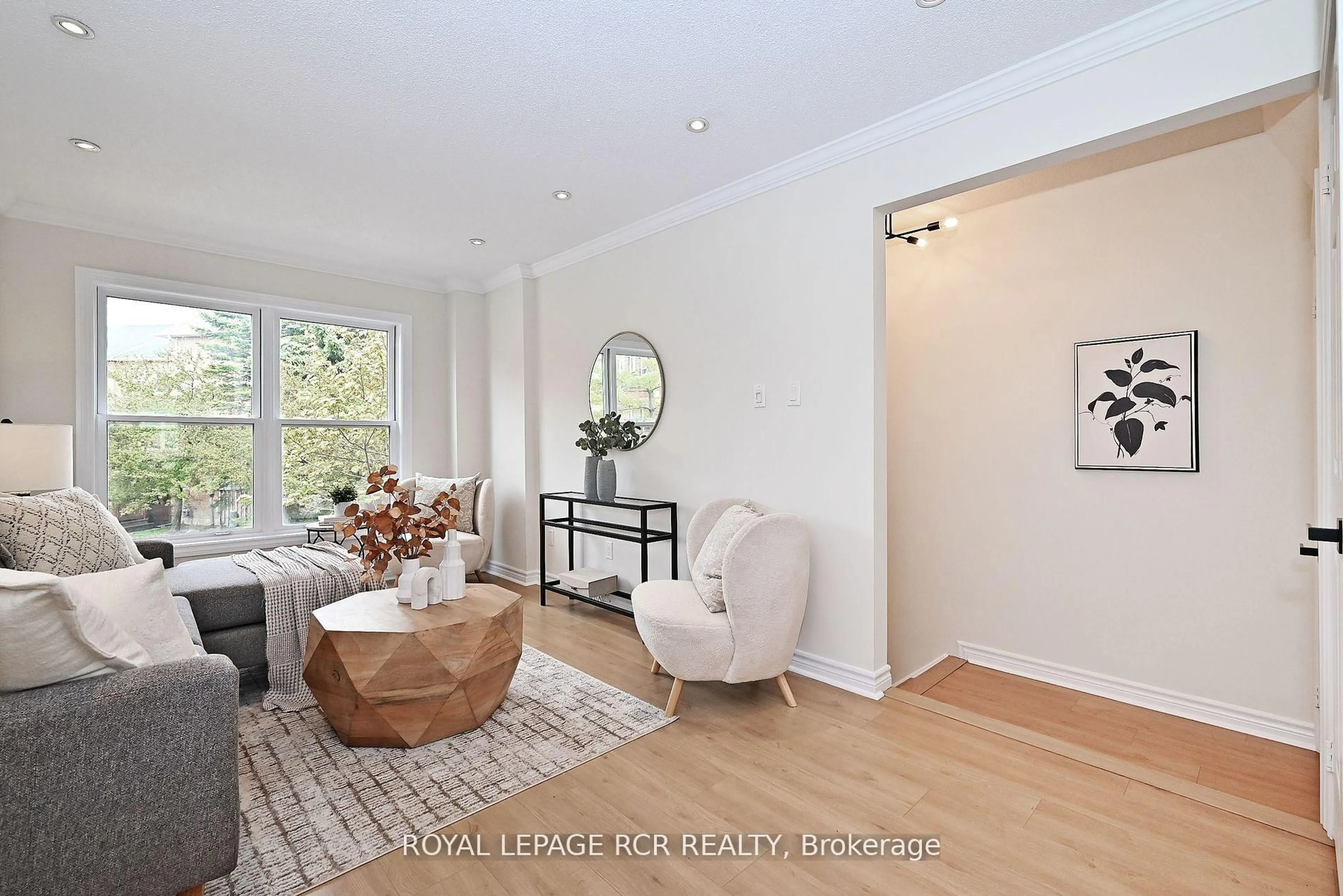 Living room with furniture, unknown for 28 Wyatt Lane, Aurora Ontario L4G 7E4