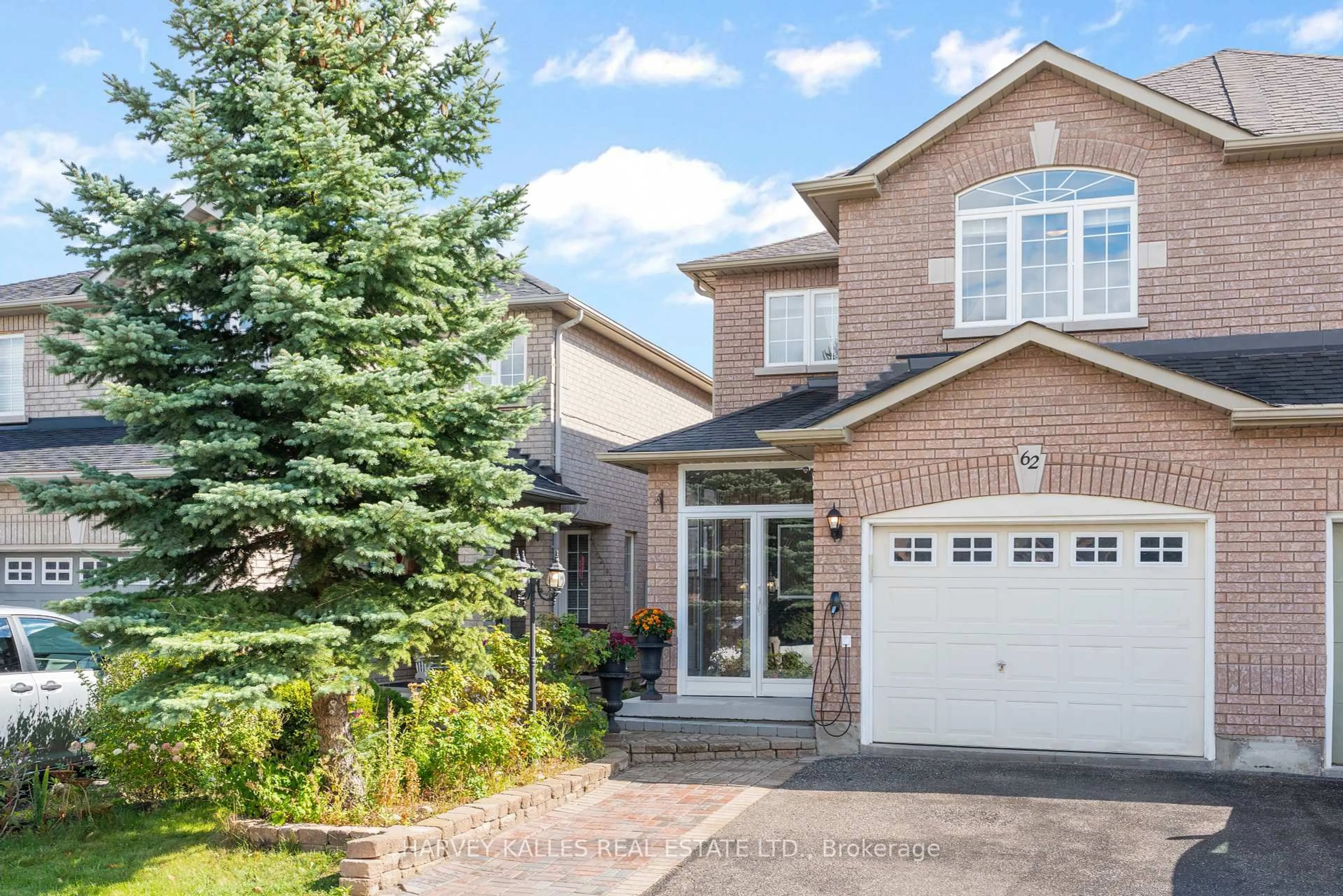 Home with brick exterior material, street for 62 Kalmar Cres, Richmond Hill Ontario L4E 3Z4