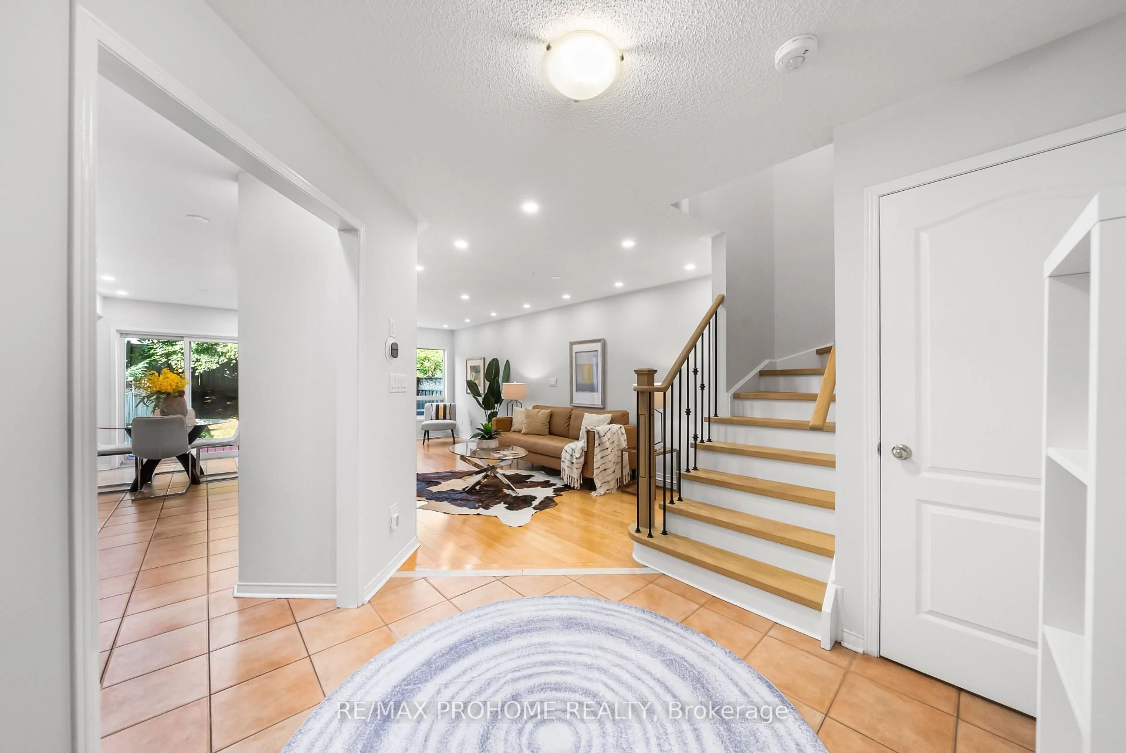 Indoor foyer for 144 Deepspring Cres, Vaughan Ontario L6A 3L4