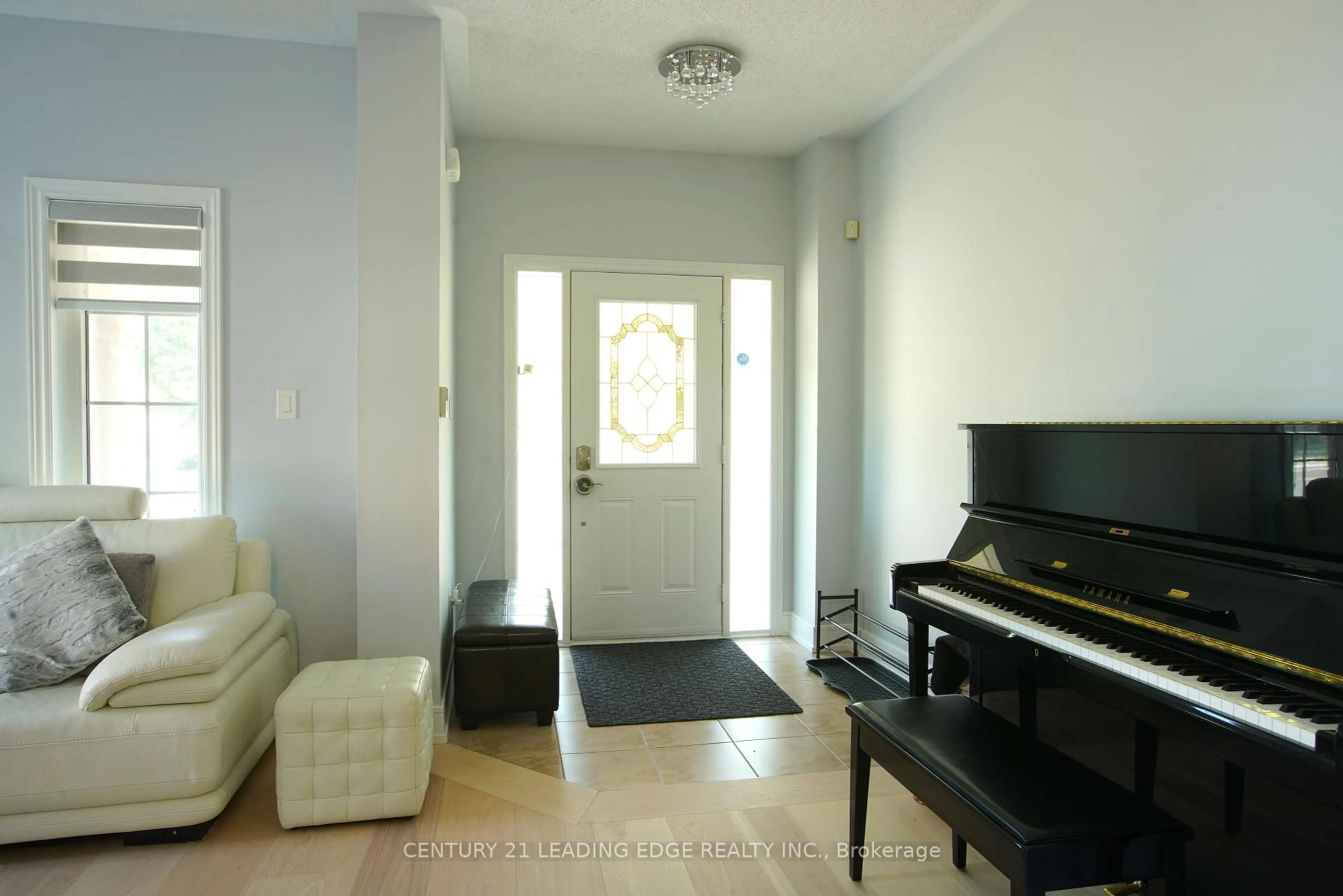 Indoor entryway for 648 South Unionville Ave, Markham Ontario L3R 8V1