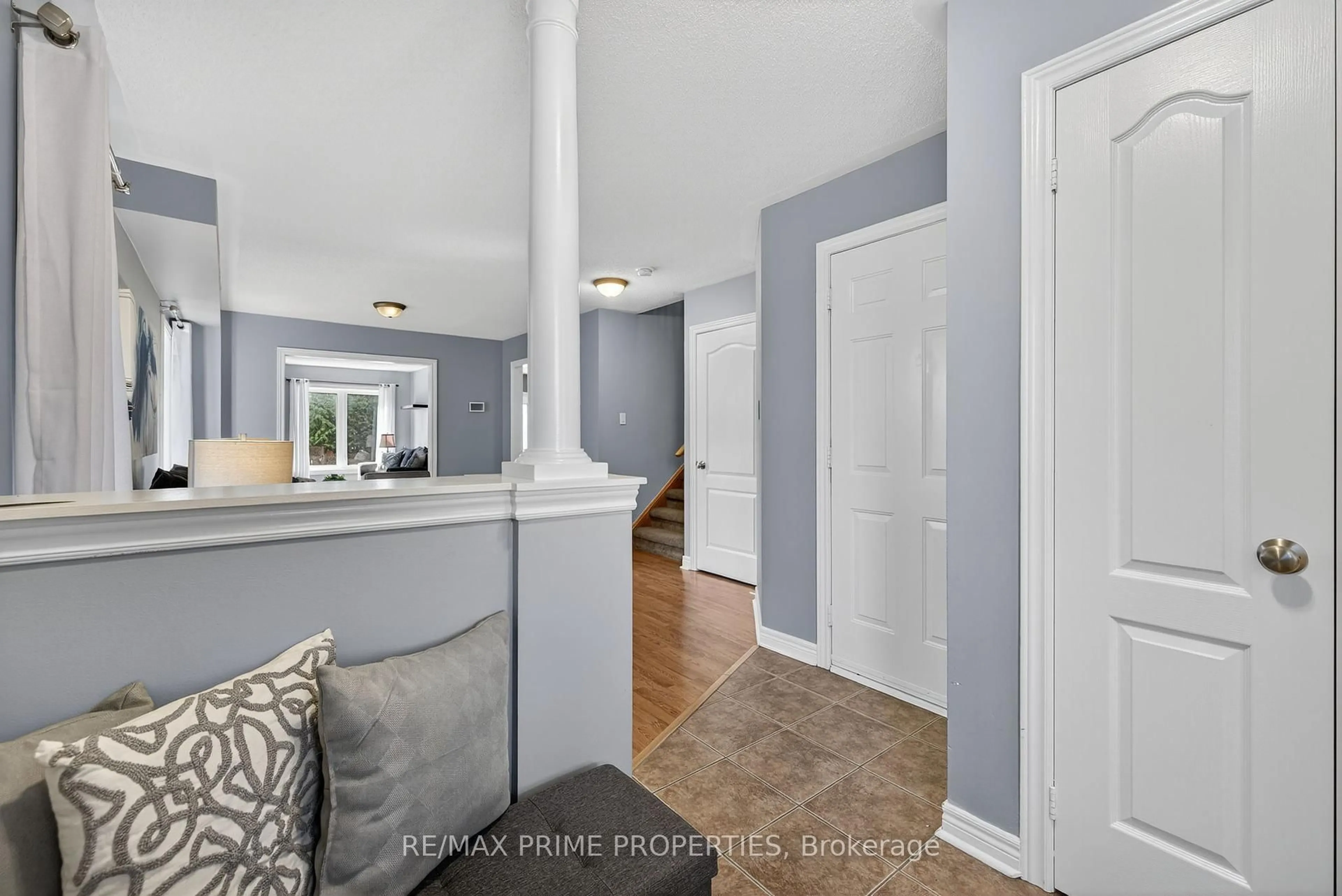 Indoor entryway for 85 Margaret Graham Cres, East Gwillimbury Ontario L0G 1M0