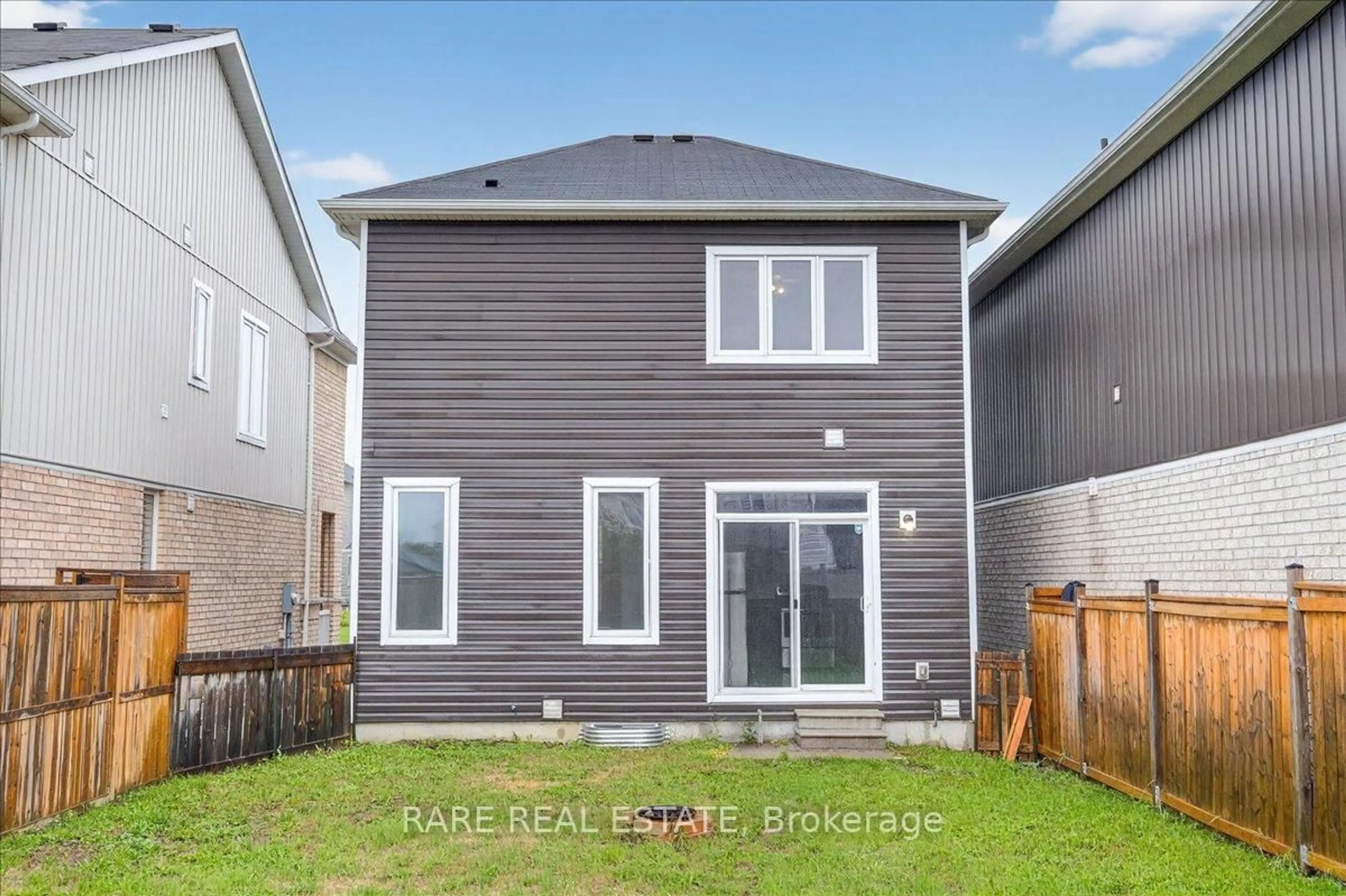 Home with vinyl exterior material, street for 40 Wagner Cres, Essa Ontario L0M 1B6