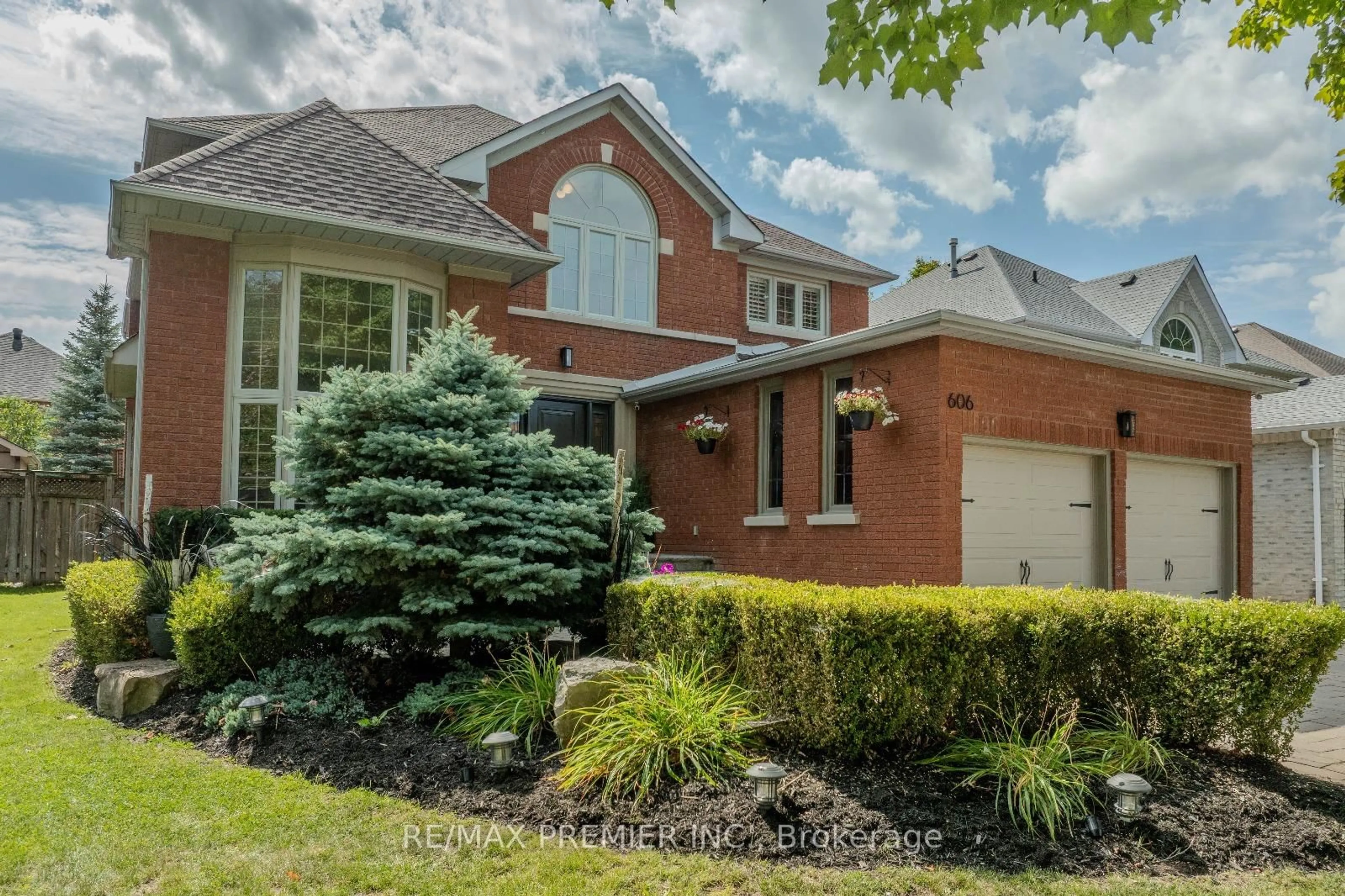 Home with brick exterior material, street for 606 Brooker Rdge, Newmarket Ontario L3X 1V7