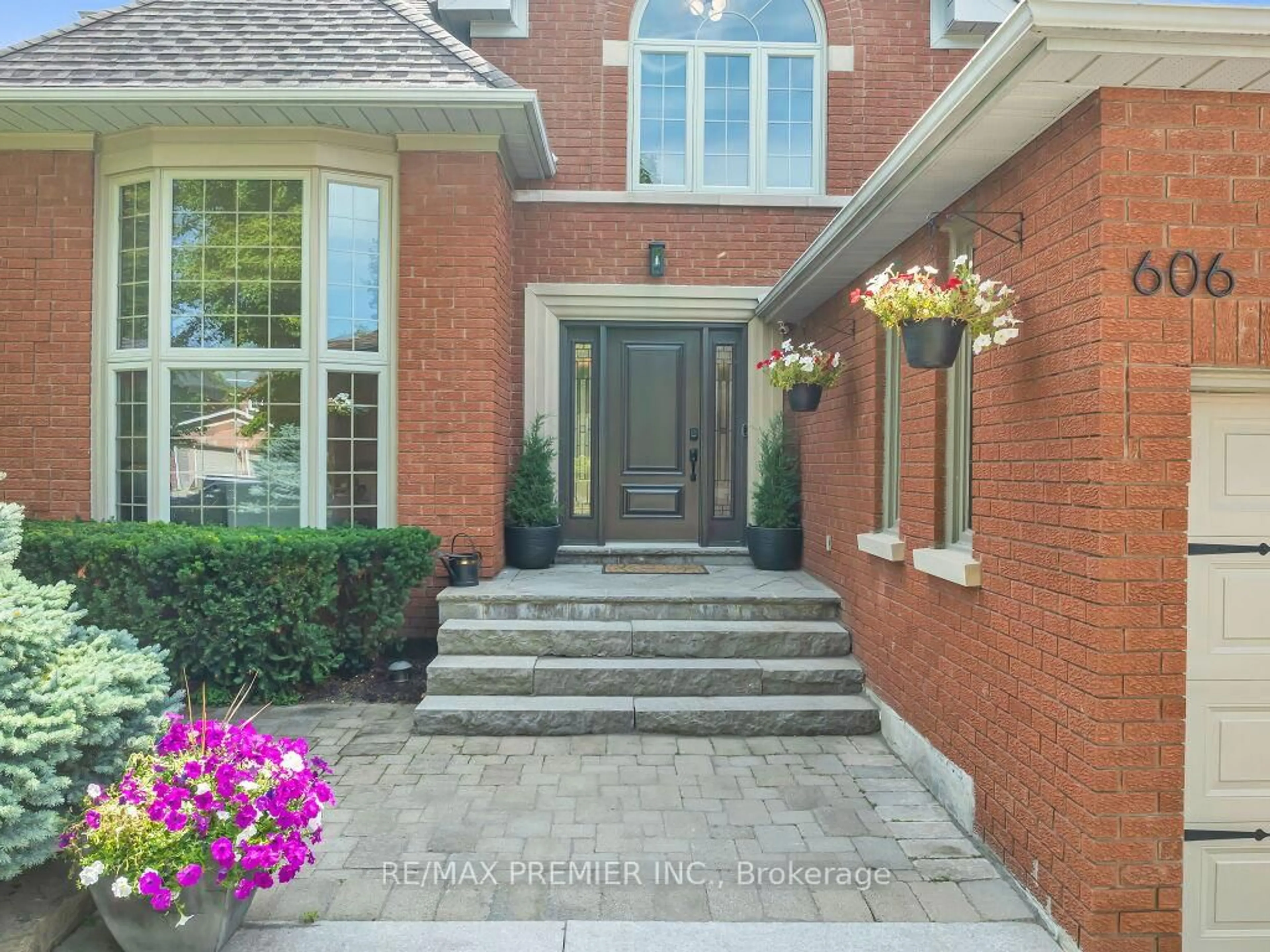 Home with brick exterior material, street for 606 Brooker Rdge, Newmarket Ontario L3X 1V7