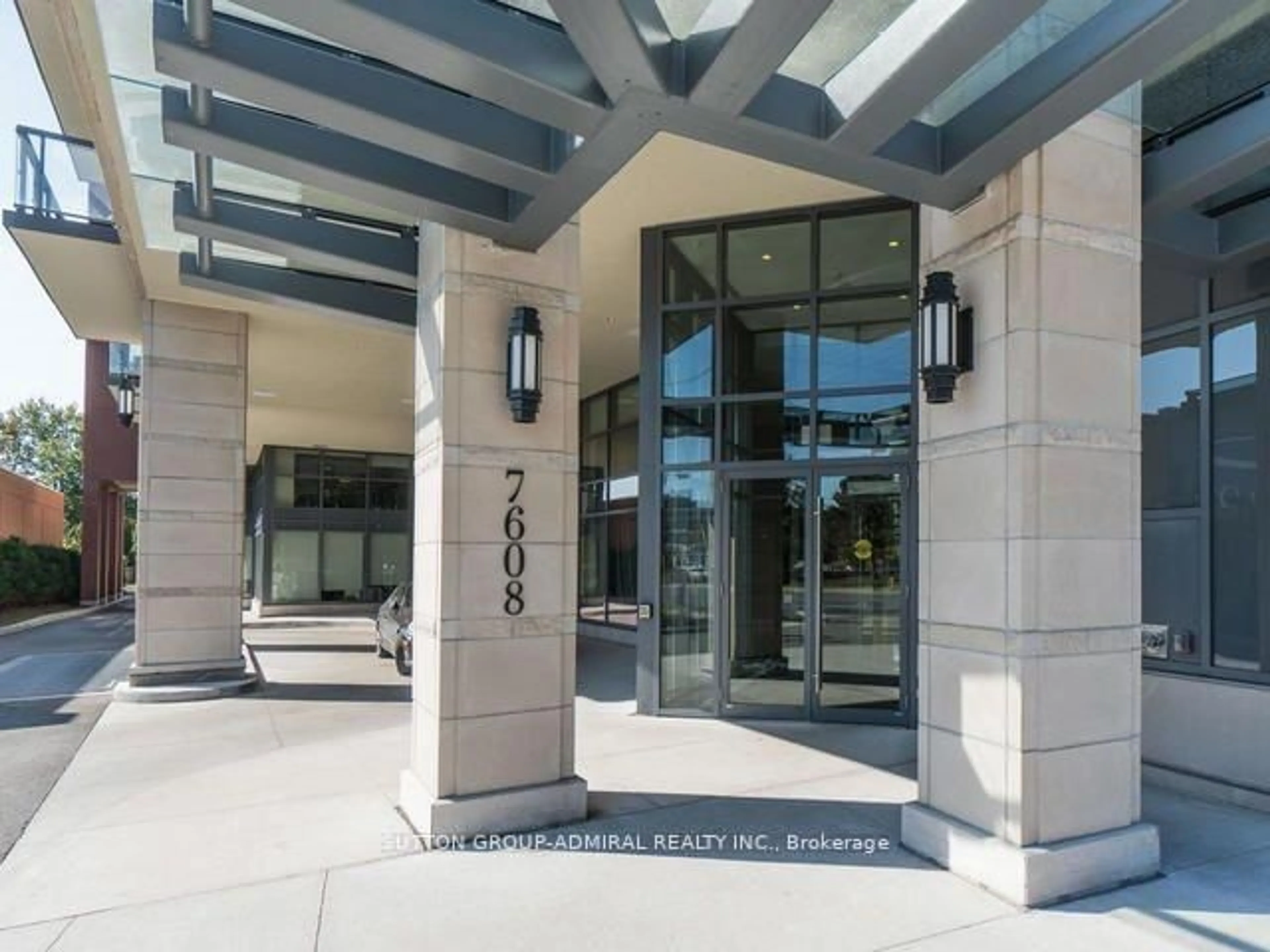 Indoor foyer for 7608 Yonge St #PH11, Vaughan Ontario L4J 0J5