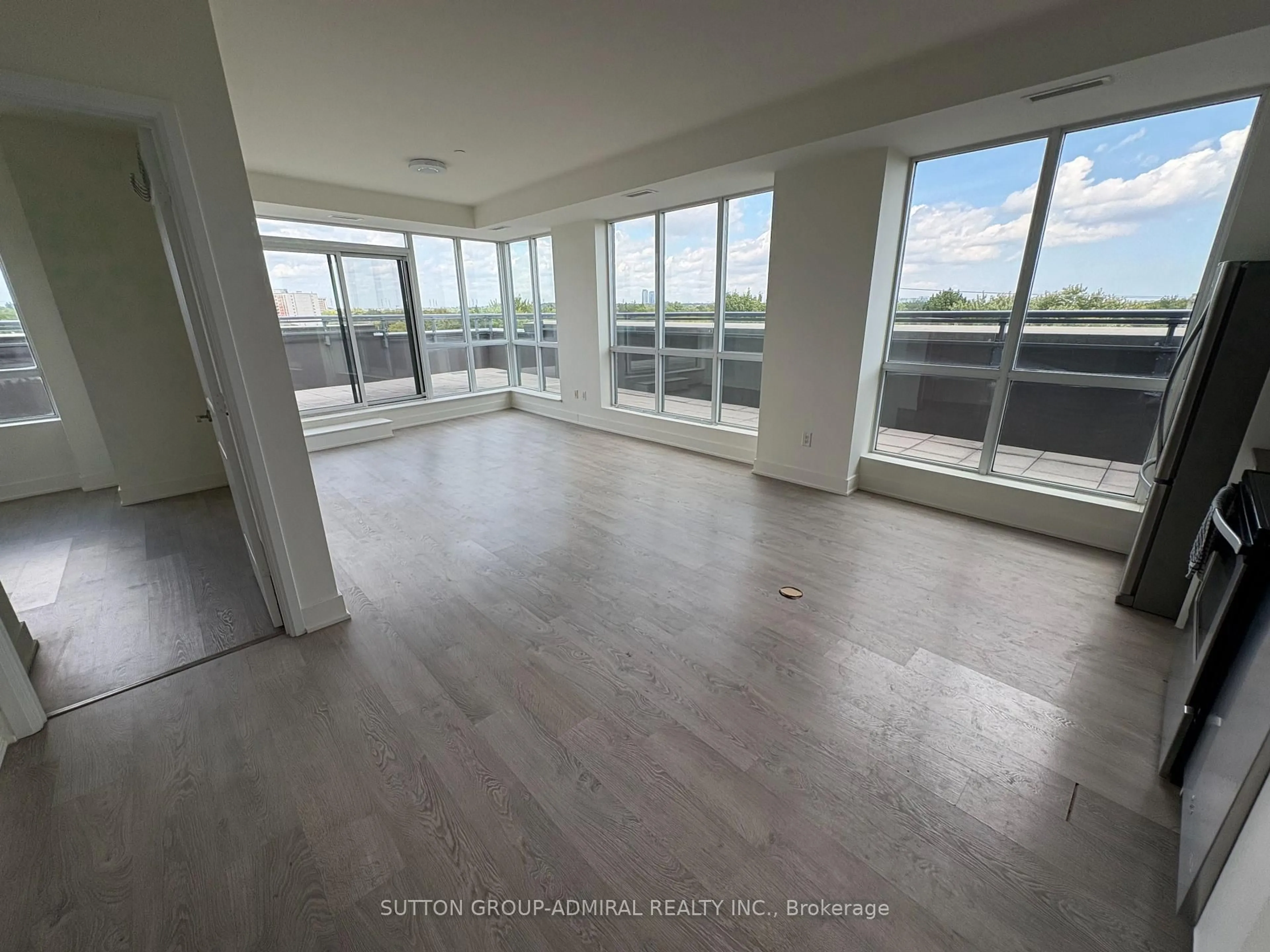 A pic of a room for 7608 Yonge St #PH11, Vaughan Ontario L4J 0J5