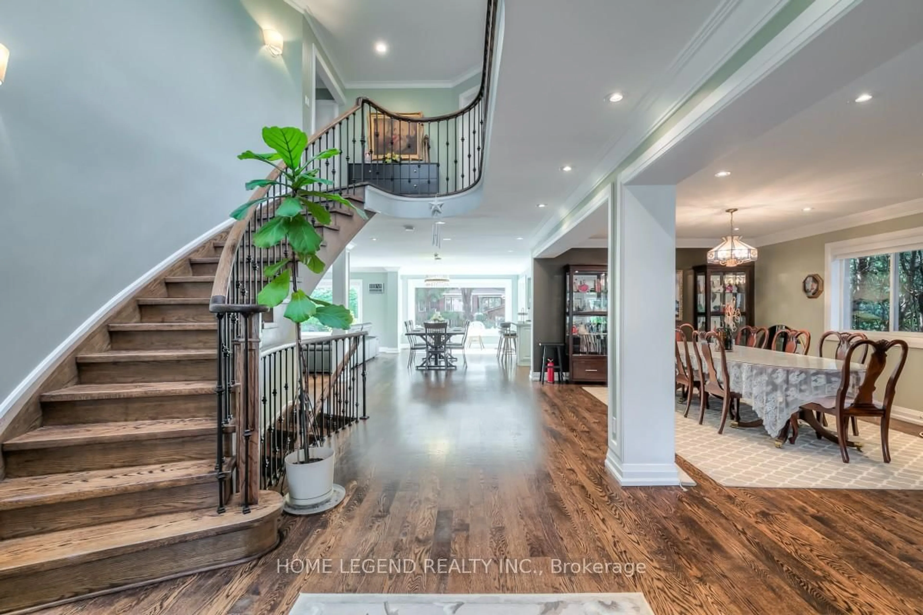 Indoor entryway for 107 Arnold Ave, Vaughan Ontario L4J 1B6