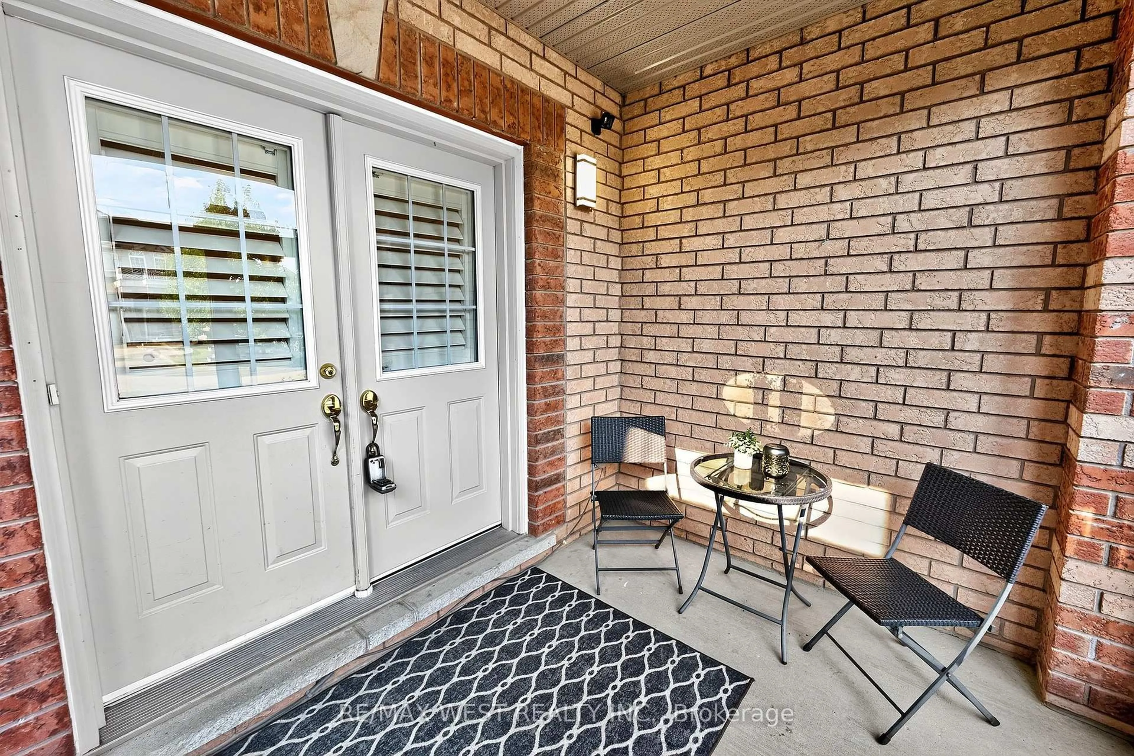 Indoor entryway for 26 Highland Terr, Bradford West Gwillimbury Ontario L3Z 3E8