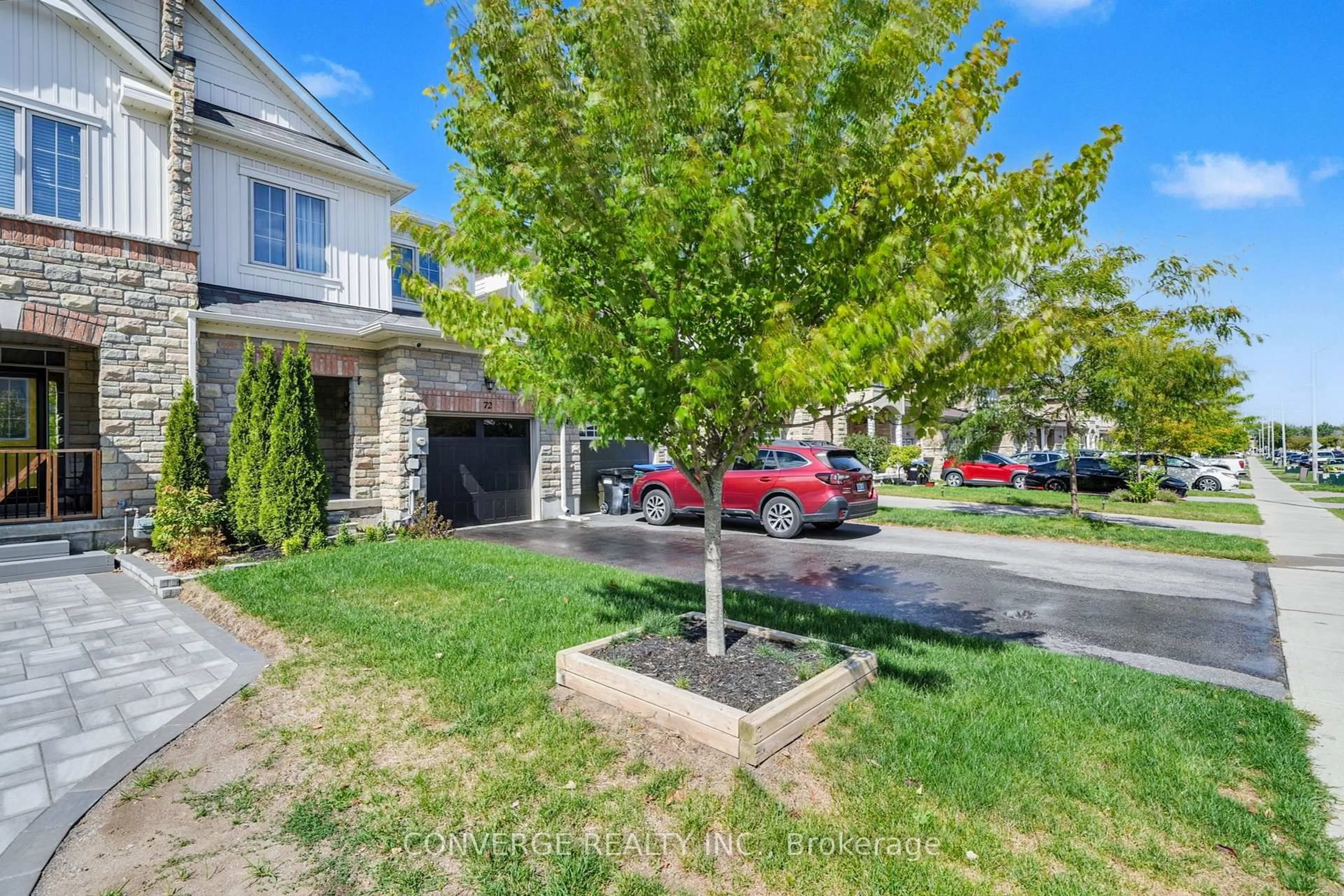 A pic from outside/outdoor area/front of a property/back of a property/a pic from drone, street for 72 Greenwood Dr, Essa Ontario L0M 1B5
