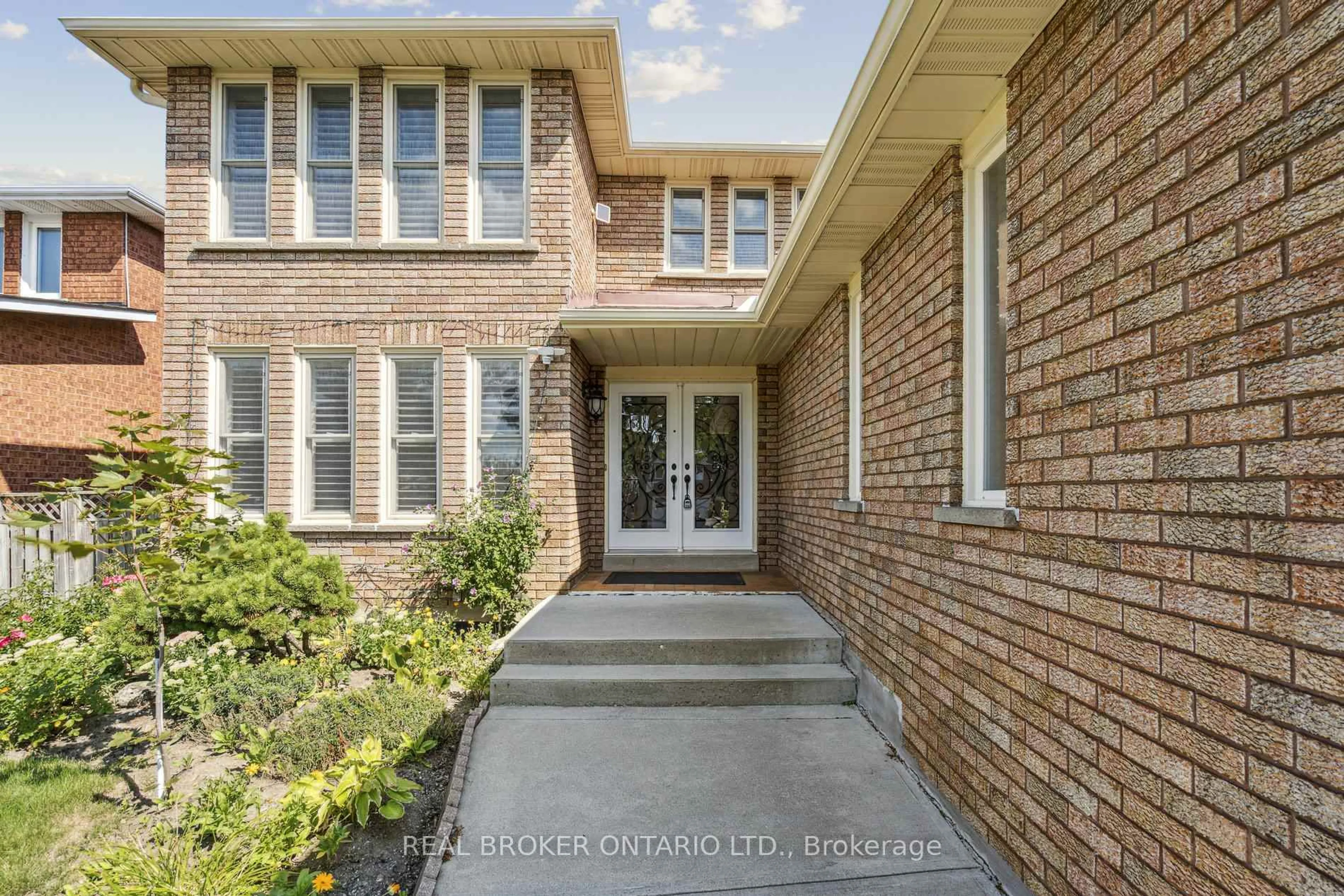 Home with brick exterior material, street for 435 Aberdeen Ave, Vaughan Ontario L4L 5J4