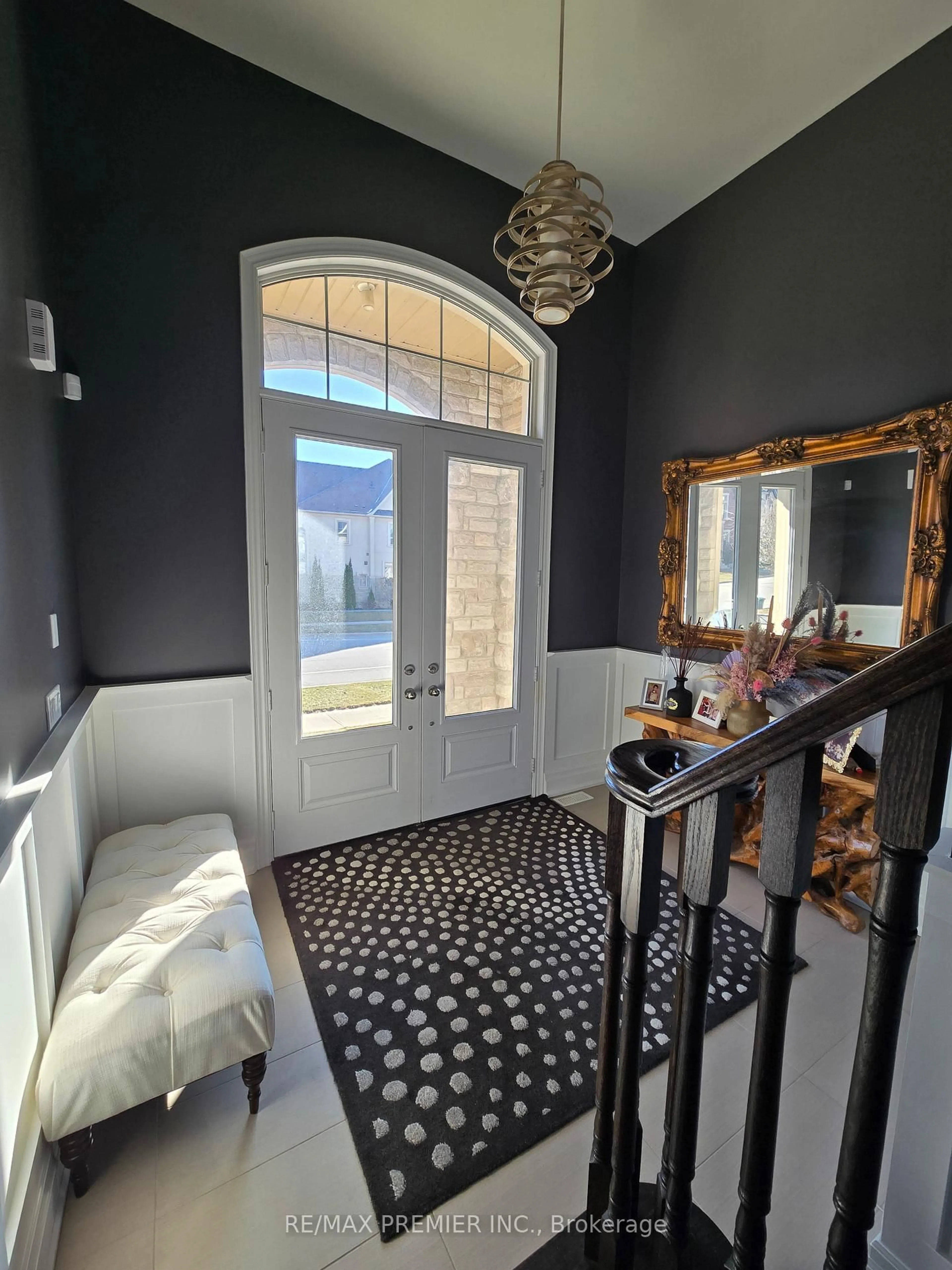 Indoor entryway for 348 Poetry Dr, Vaughan Ontario L4H 3W8