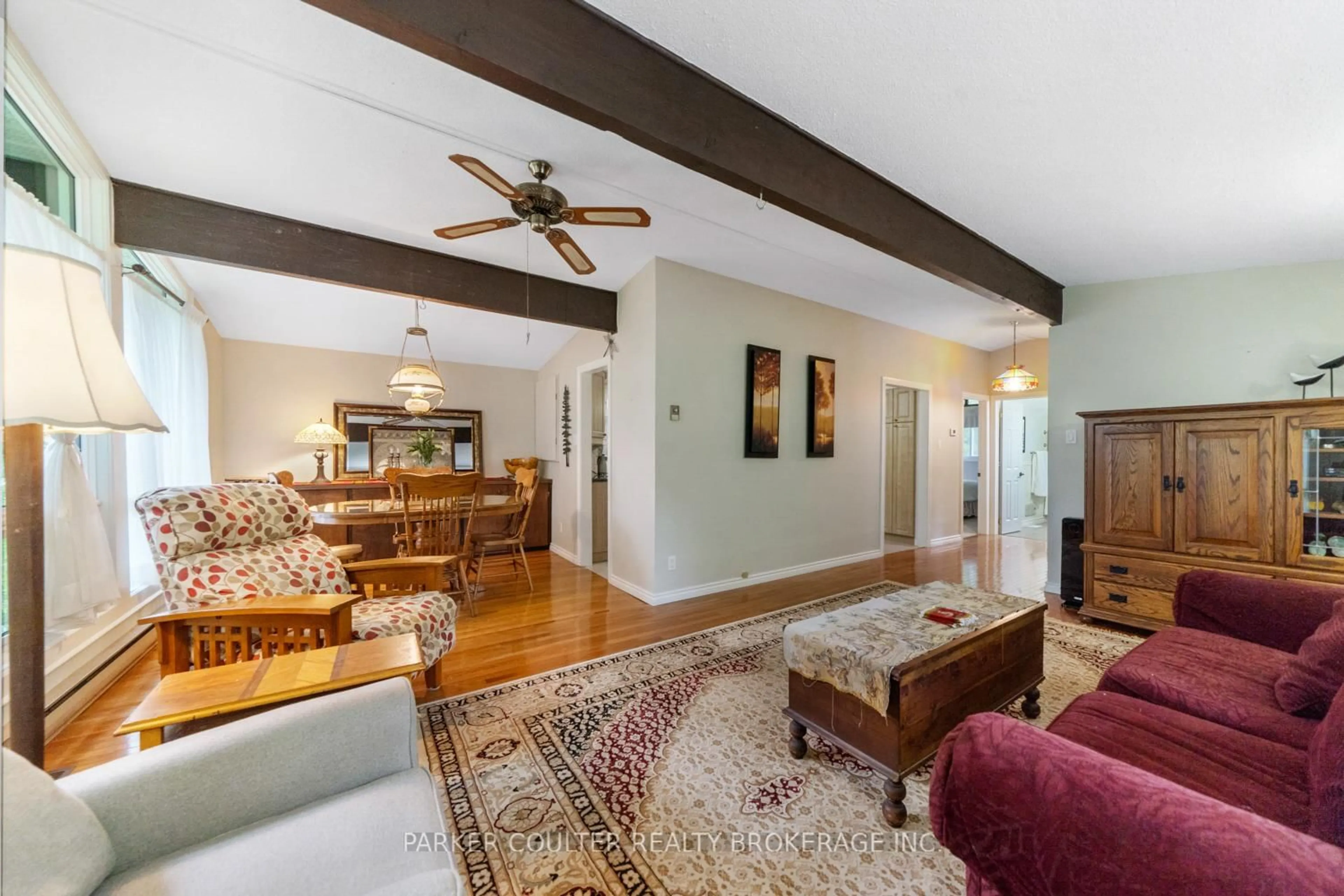 Living room with furniture, unknown for 3759 Whitecap Dr, Innisfil Ontario L9S 2L4