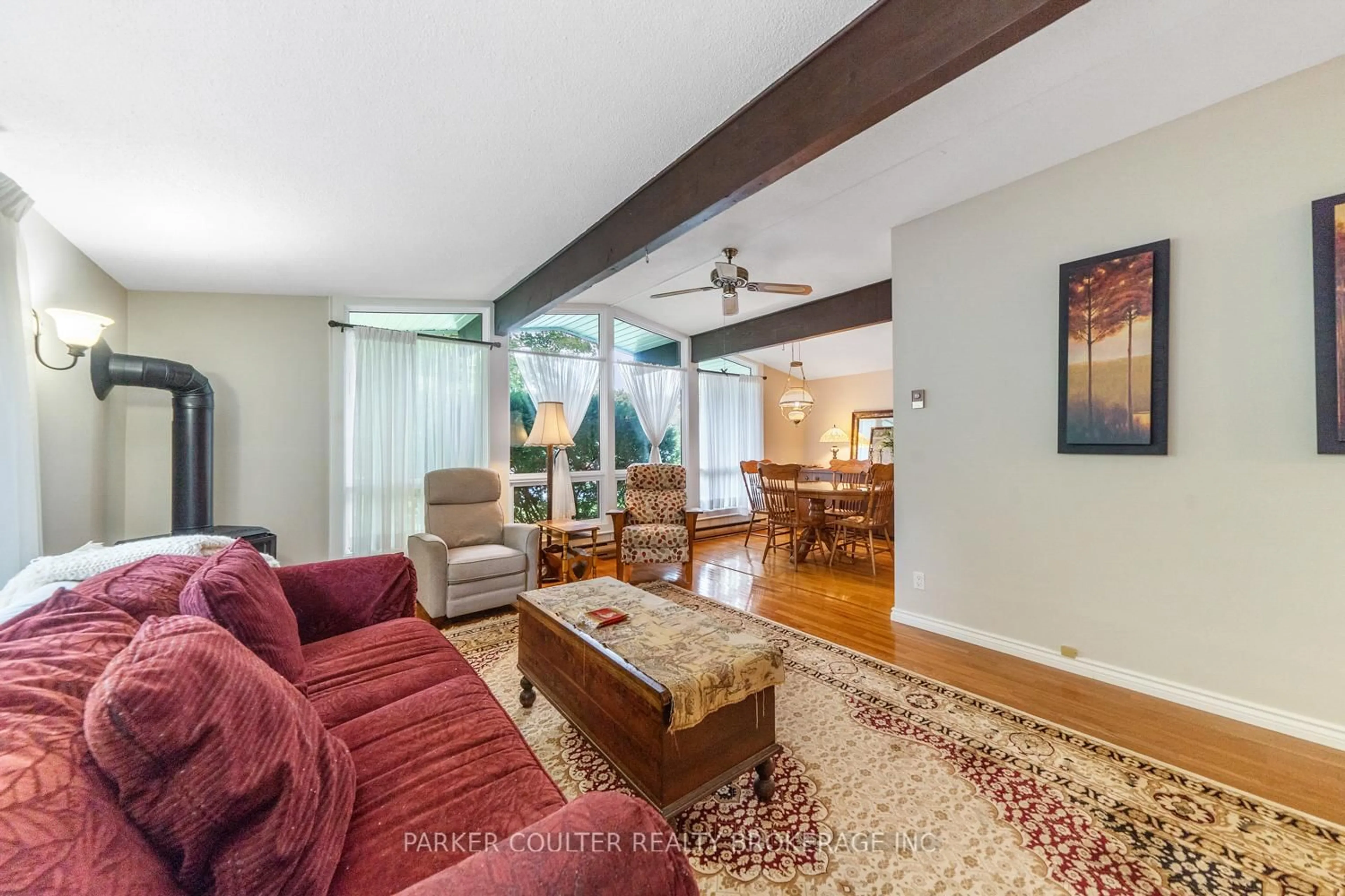 Living room with furniture, unknown for 3759 Whitecap Dr, Innisfil Ontario L9S 2L4