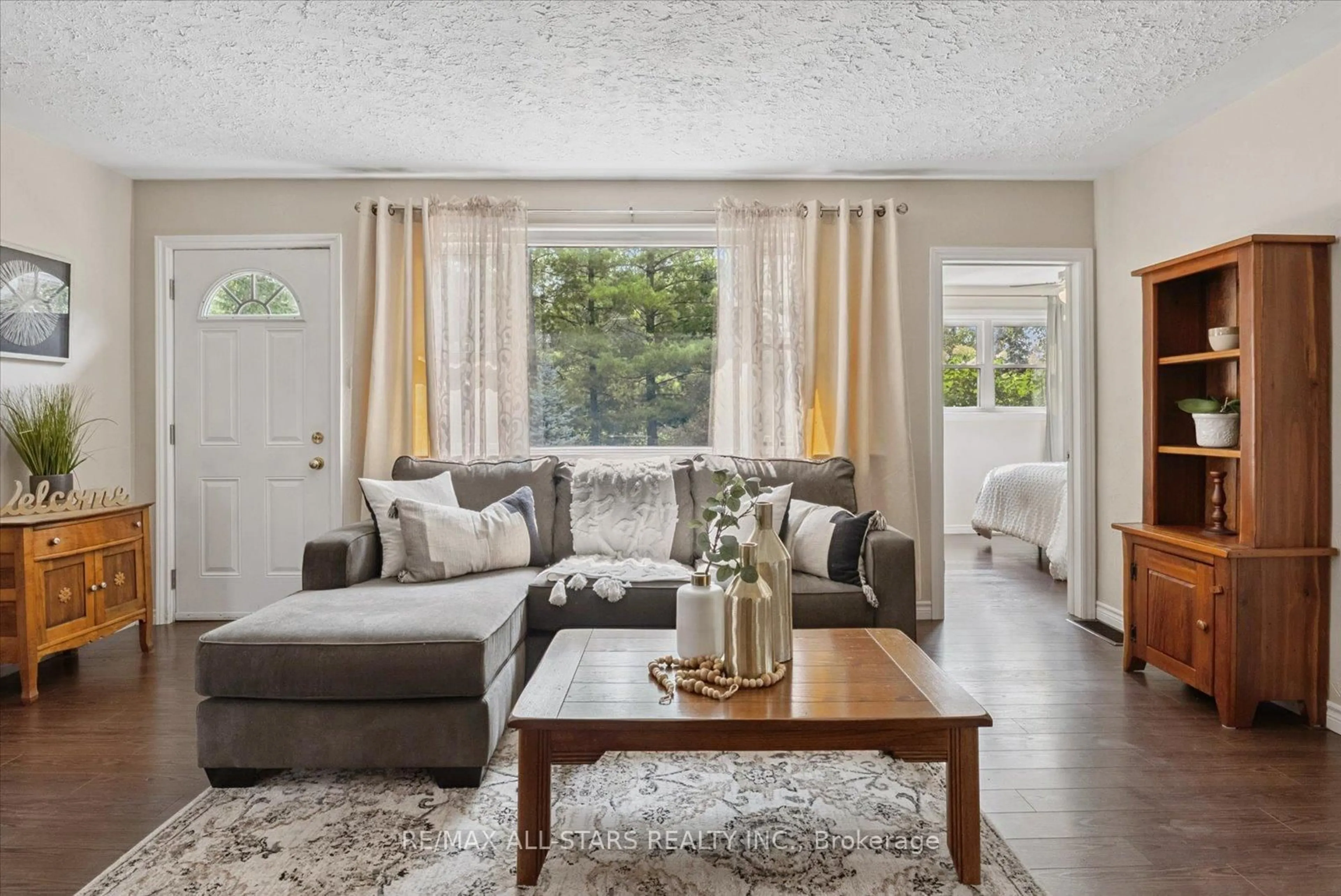 Living room with furniture, unknown for 32805 Thorah Sdrd, Brock Ontario L0K 1A0
