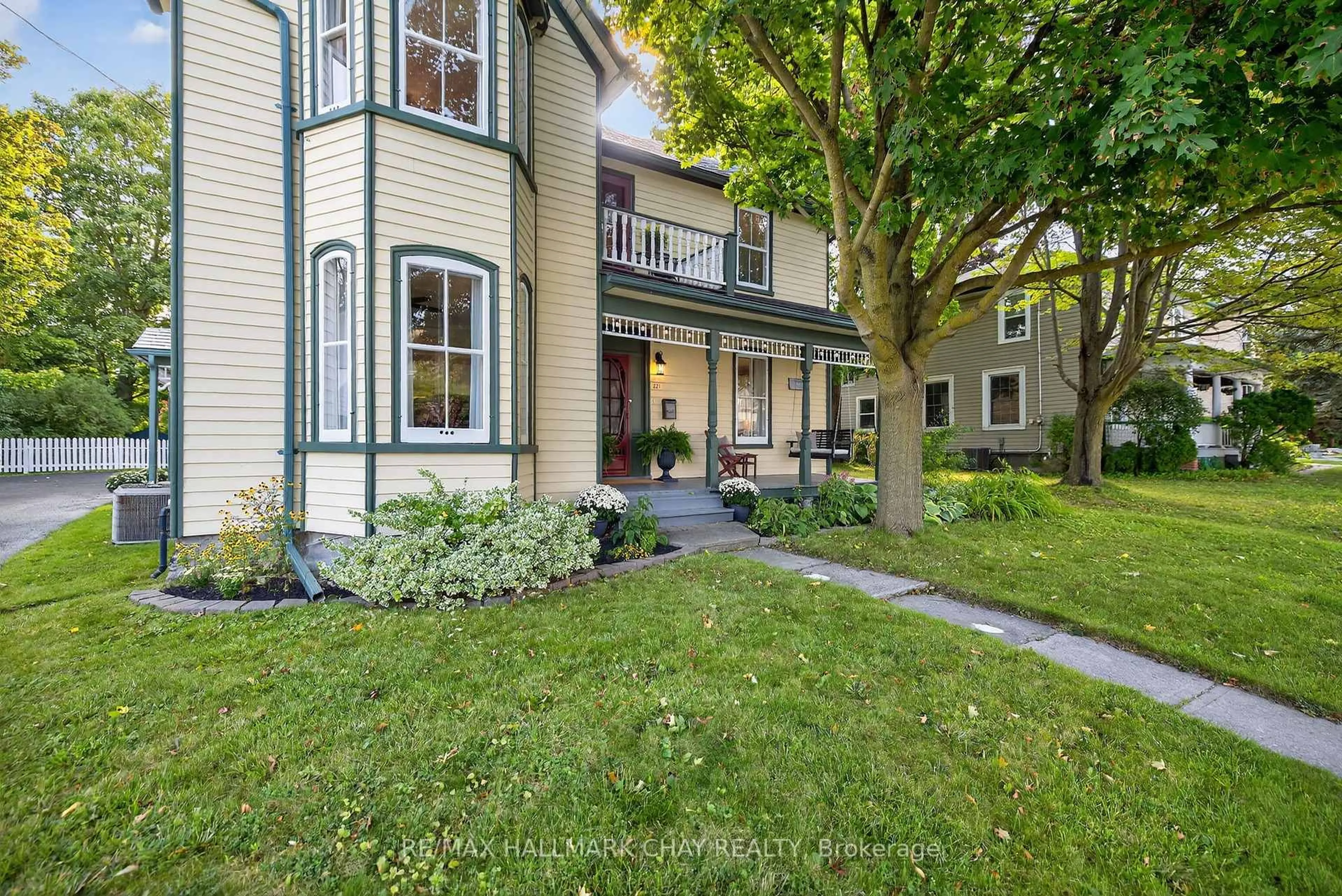 Unknown for 221 Prospect St, Newmarket Ontario L3Y 3T8