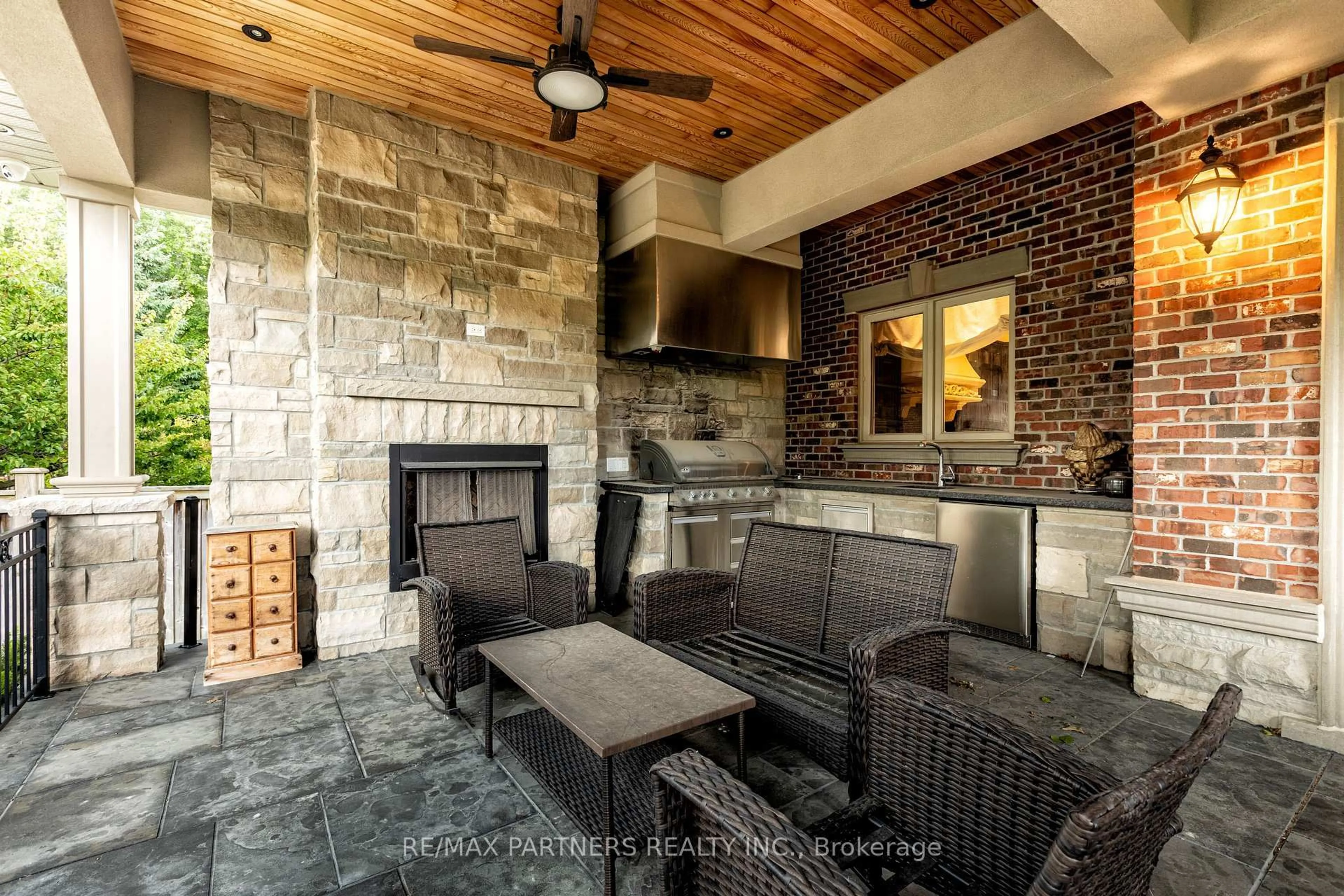 Patio, street for 68 Maple Grove Ave, Richmond Hill Ontario L4E 2X2
