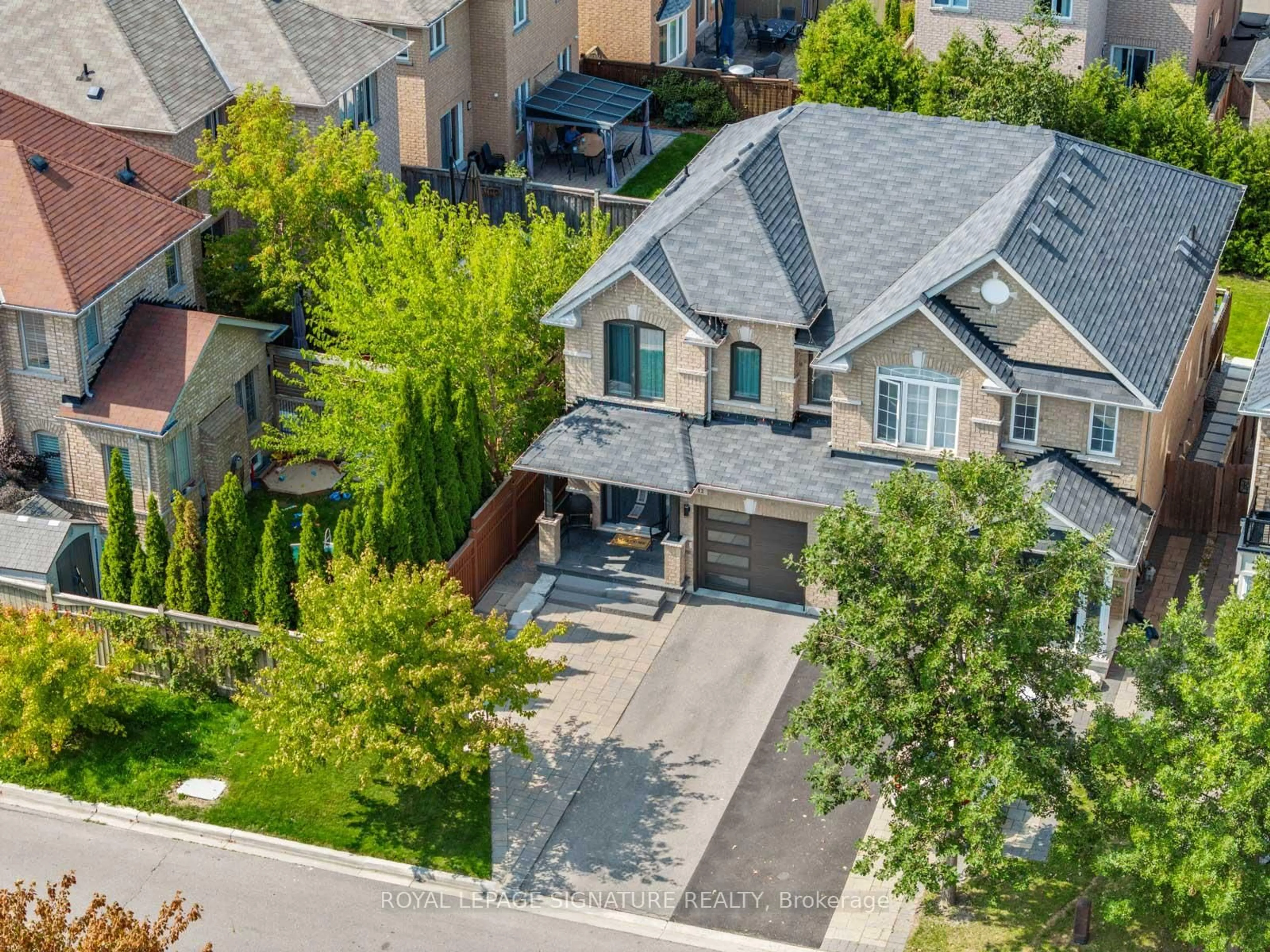 A pic from outside/outdoor area/front of a property/back of a property/a pic from drone, street for 12 Barli Cres, Vaughan Ontario L6A 4L4