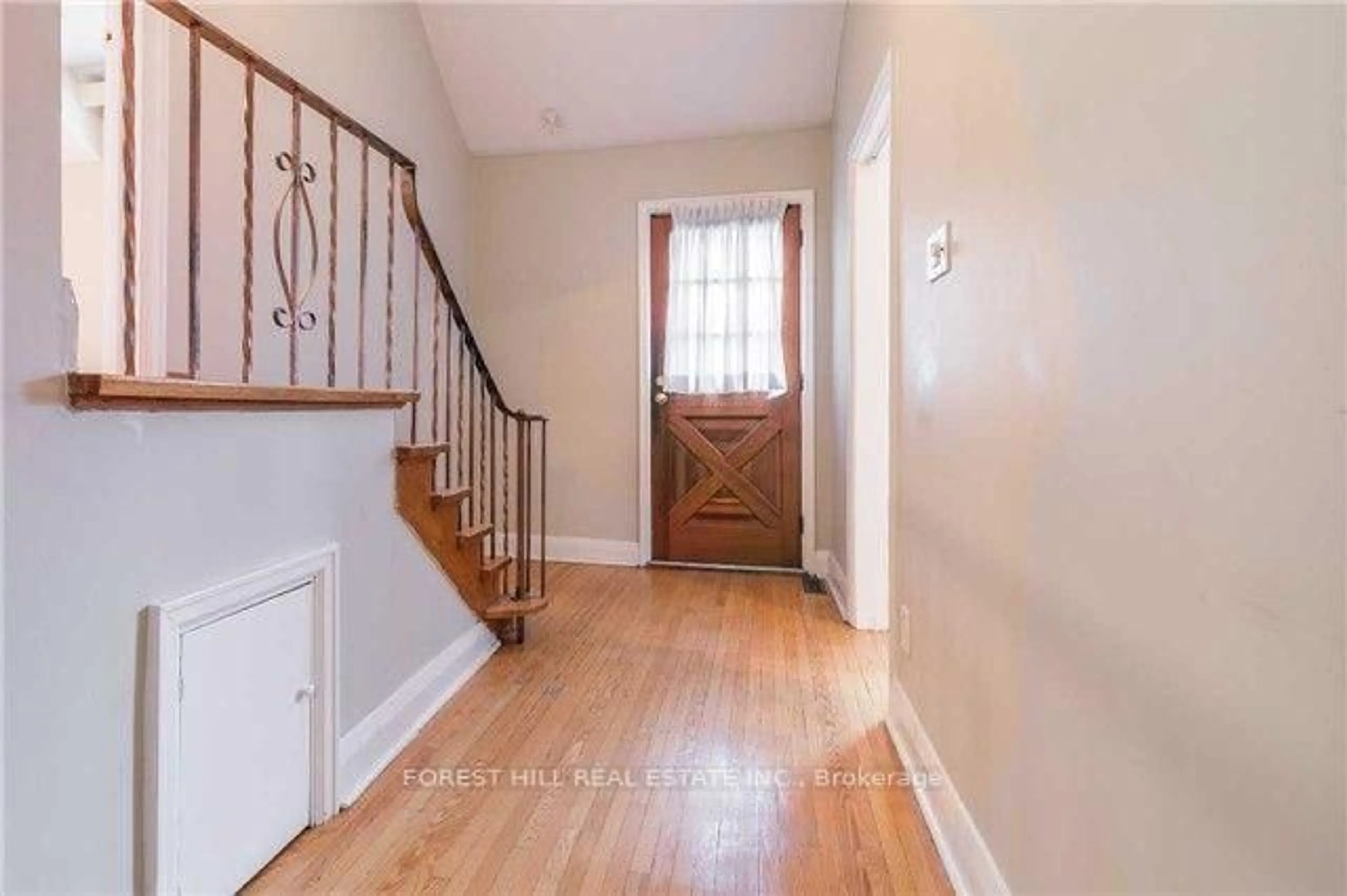 Indoor entryway for 90 Arnold Ave, Vaughan Ontario L4J 1B5