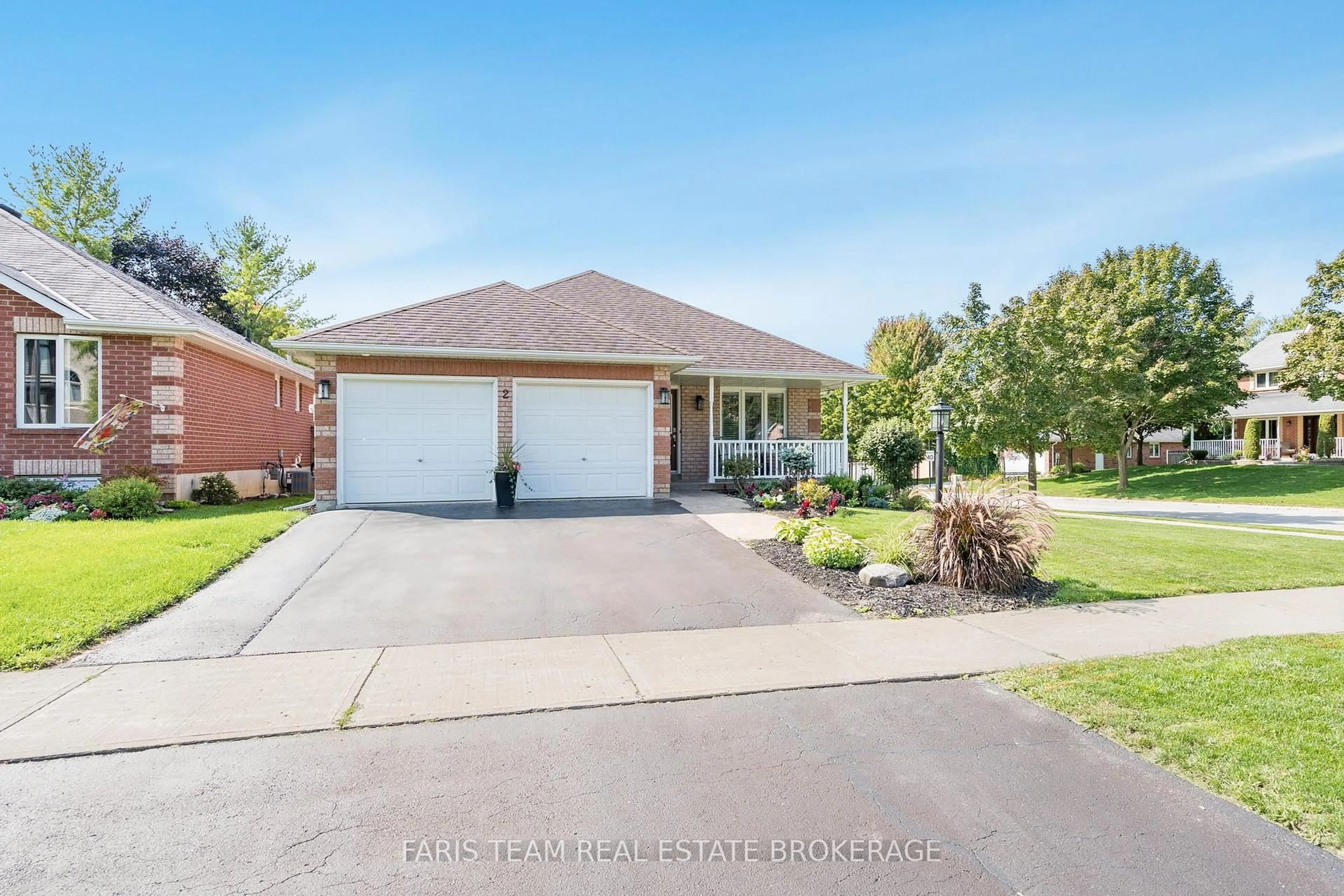 Home with brick exterior material, street for 2 Forest Edge Cres, East Gwillimbury Ontario L9N 1R8