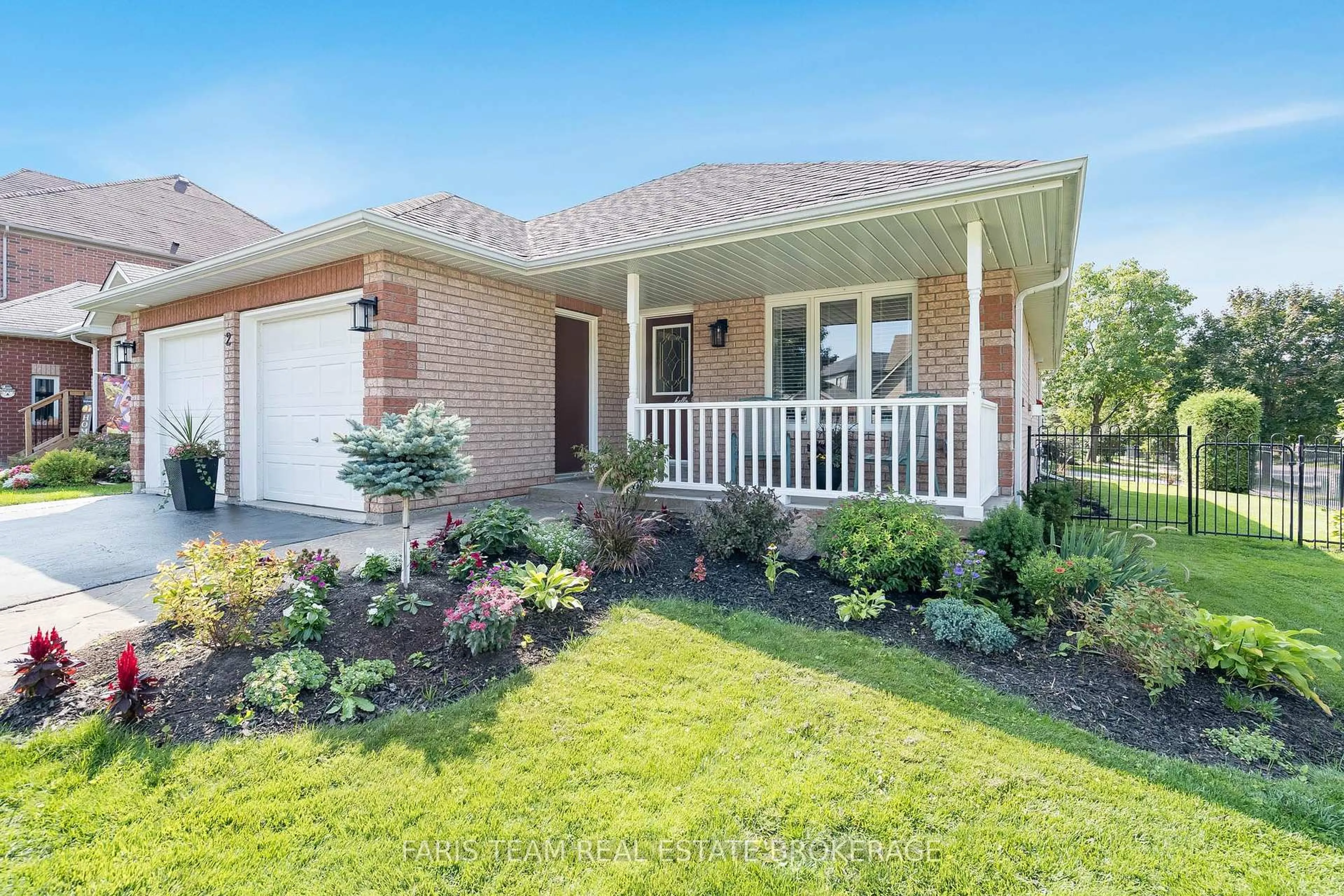 Home with brick exterior material, street for 2 Forest Edge Cres, East Gwillimbury Ontario L9N 1R8
