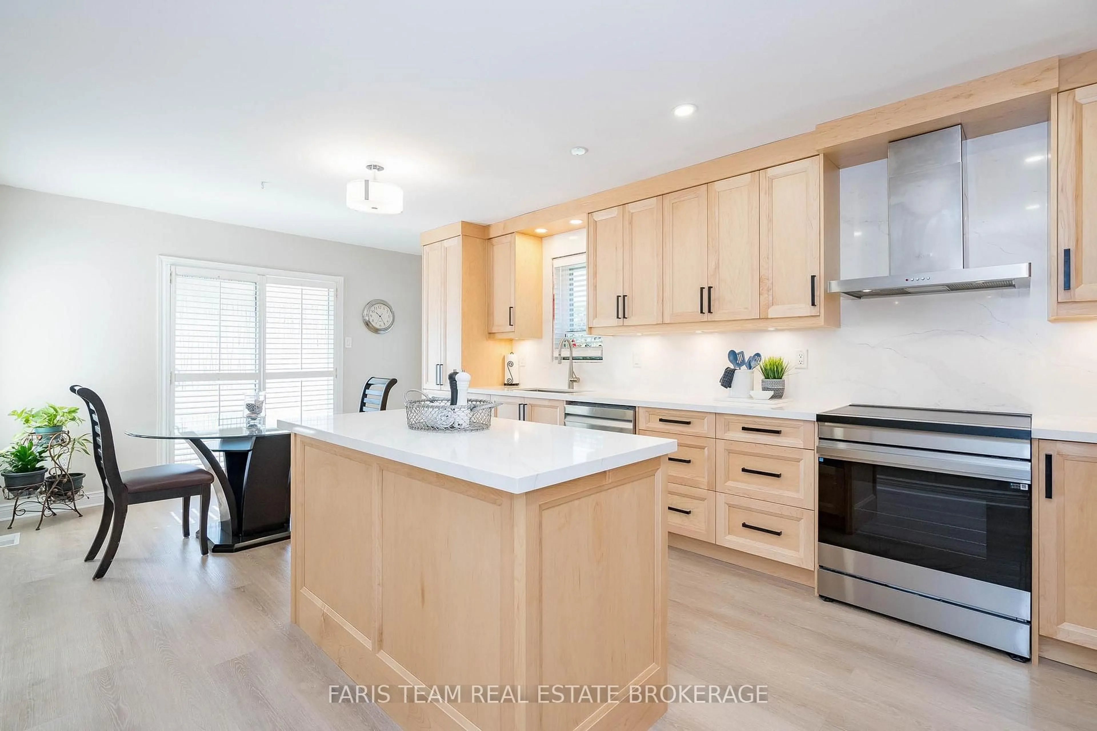 Unknown for 2 Forest Edge Cres, East Gwillimbury Ontario L9N 1R8