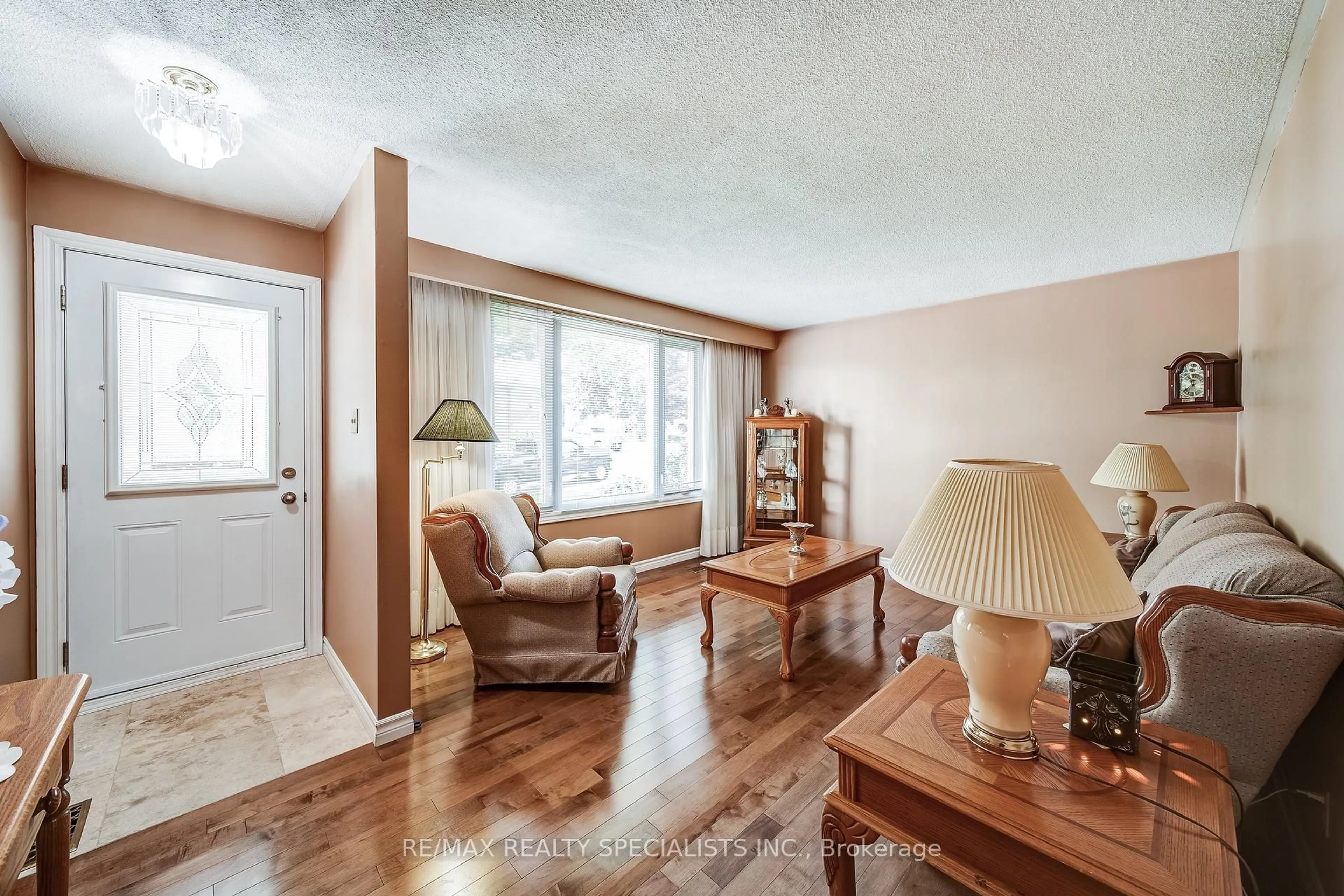 Living room with furniture, unknown for 141 Zima Cres, Bradford West Gwillimbury Ontario L3Z 1Z8