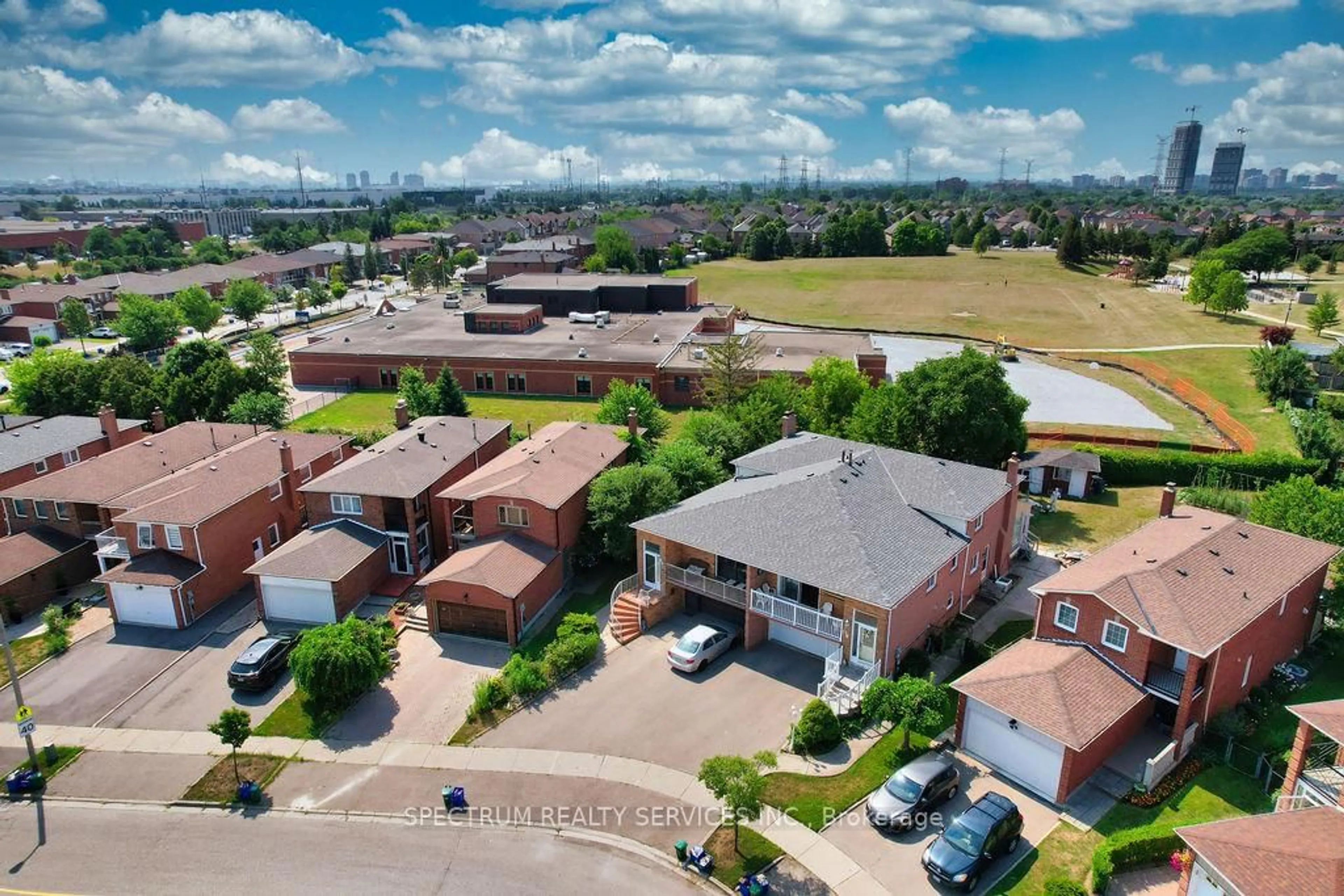 A pic from outside/outdoor area/front of a property/back of a property/a pic from drone, street for 20 Terra Rd, Vaughan Ontario L4L 3J5