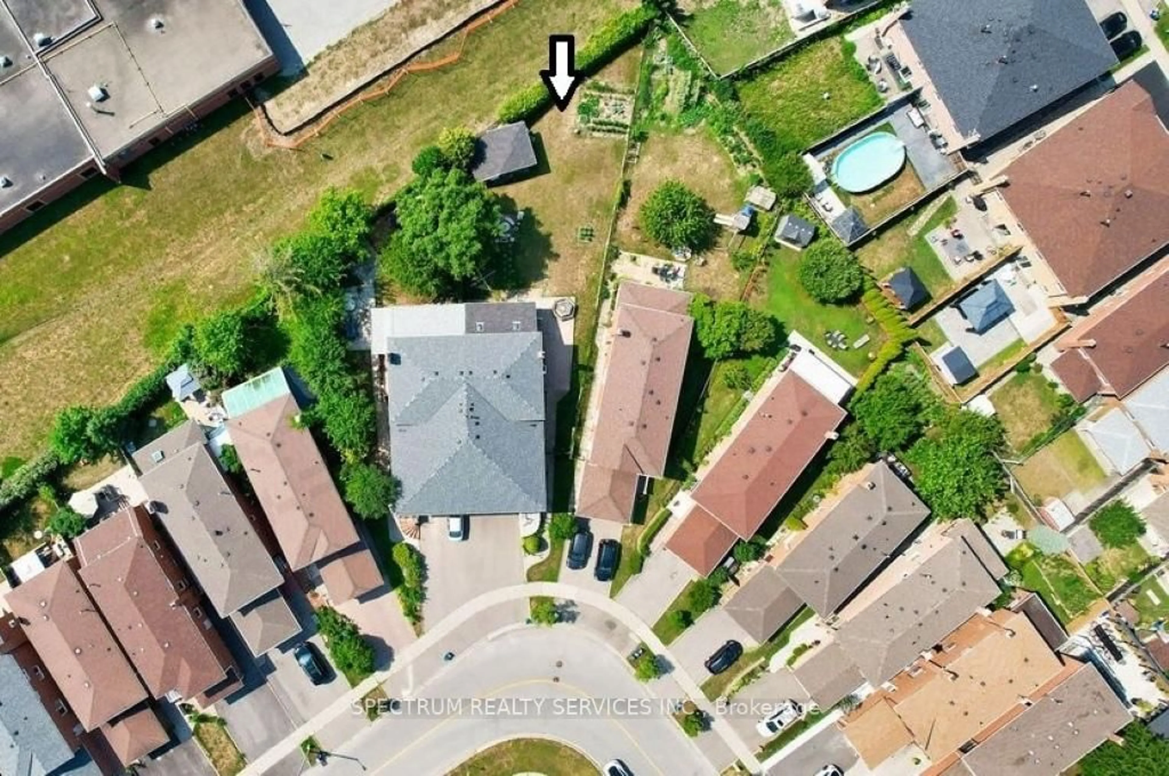 A pic from outside/outdoor area/front of a property/back of a property/a pic from drone, street for 20 Terra Rd, Vaughan Ontario L4L 3J5