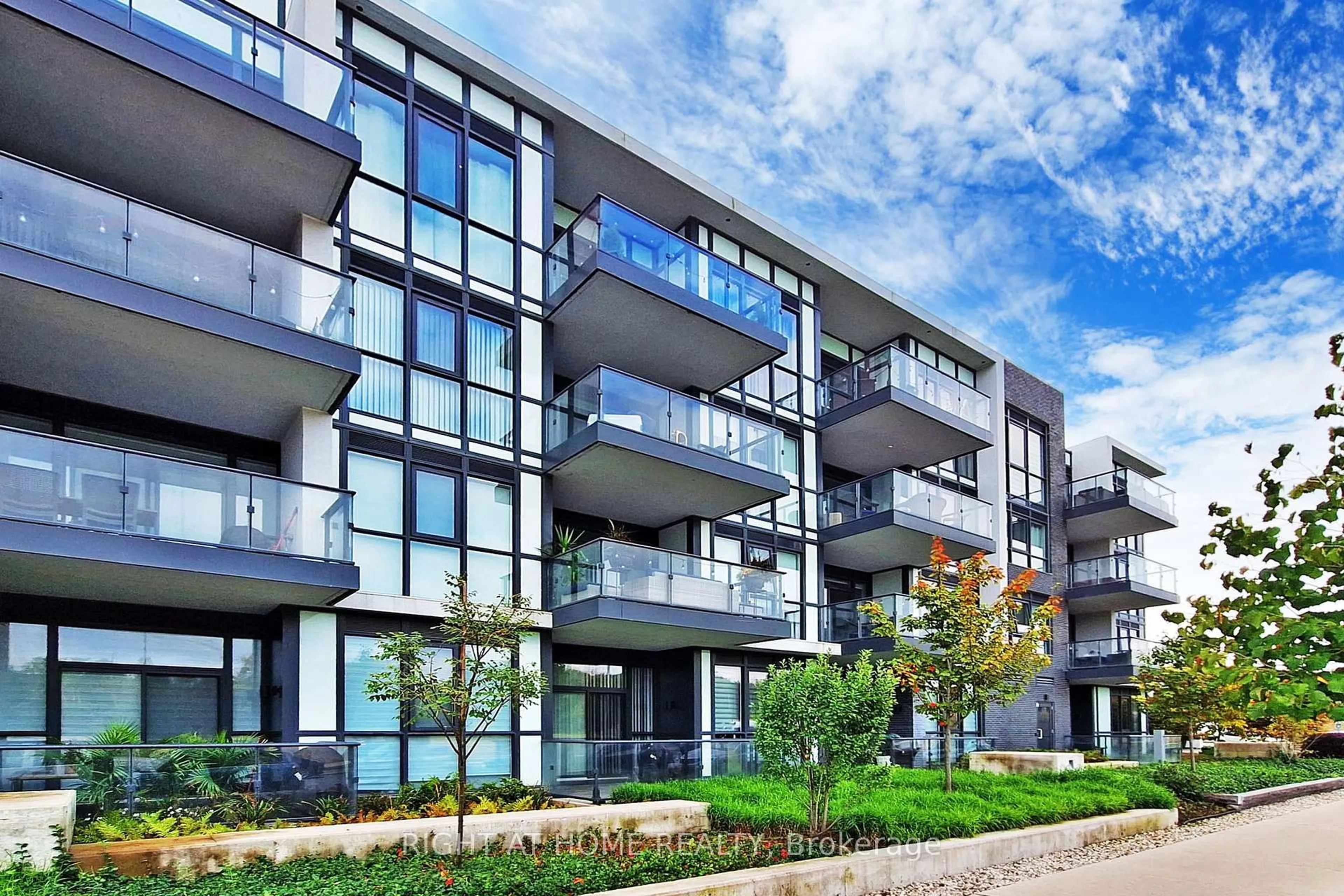 Patio, building for 375 Sea Ray Ave #123, Innisfil Ontario L9S 0N9