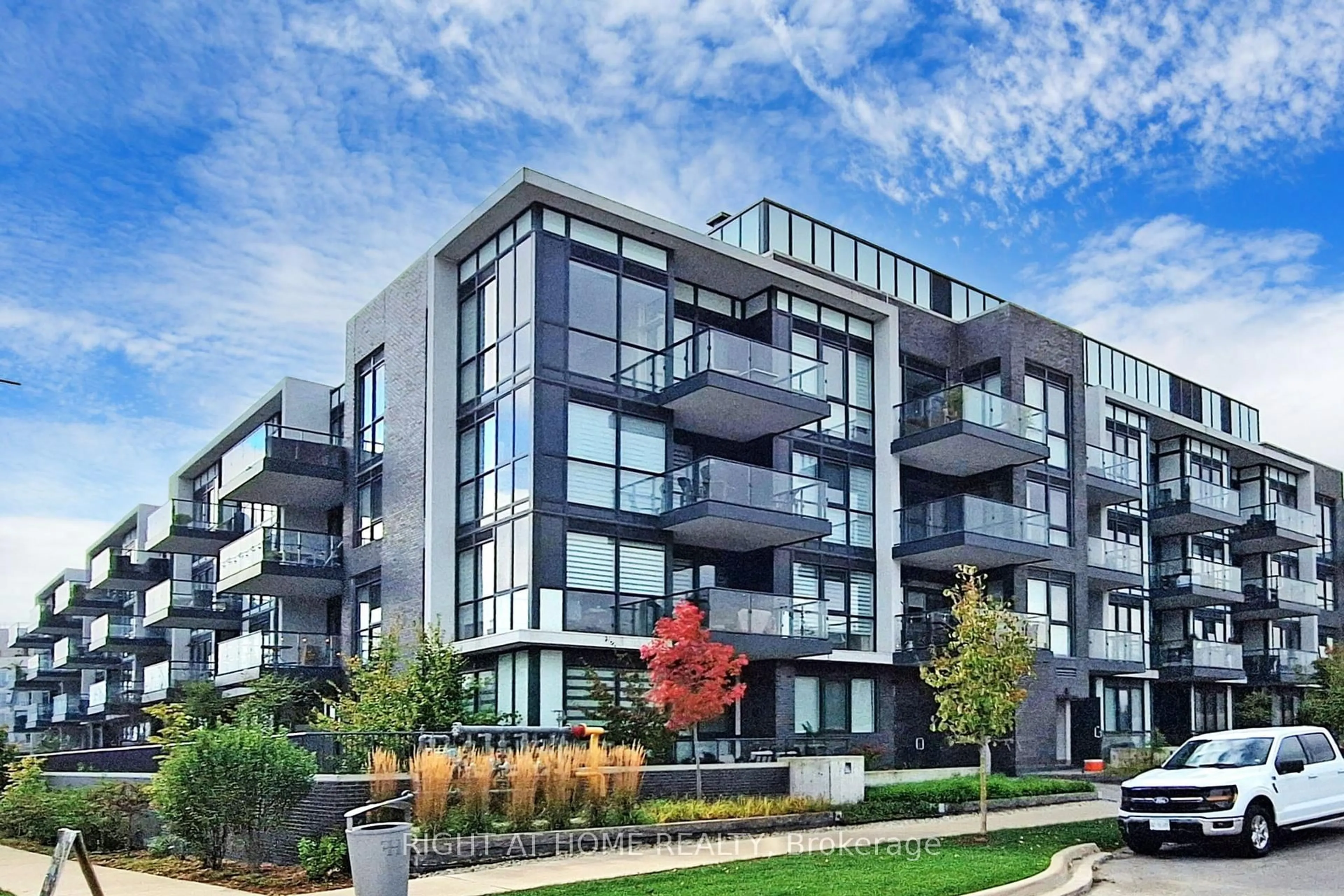 Patio, building for 375 Sea Ray Ave #123, Innisfil Ontario L9S 0N9