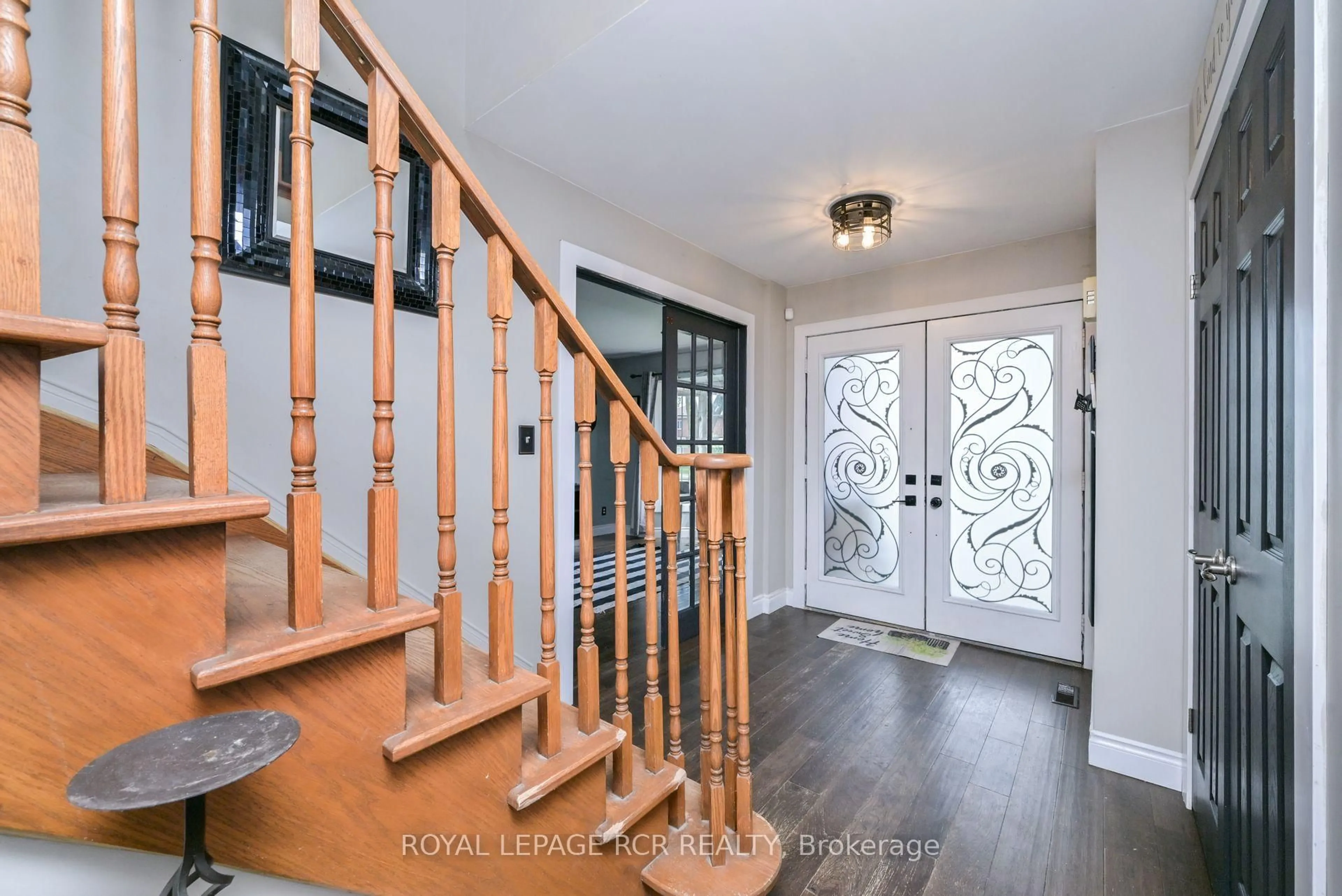 Indoor entryway for 22 Coburn Cres, New Tecumseth Ontario L0G 1A0