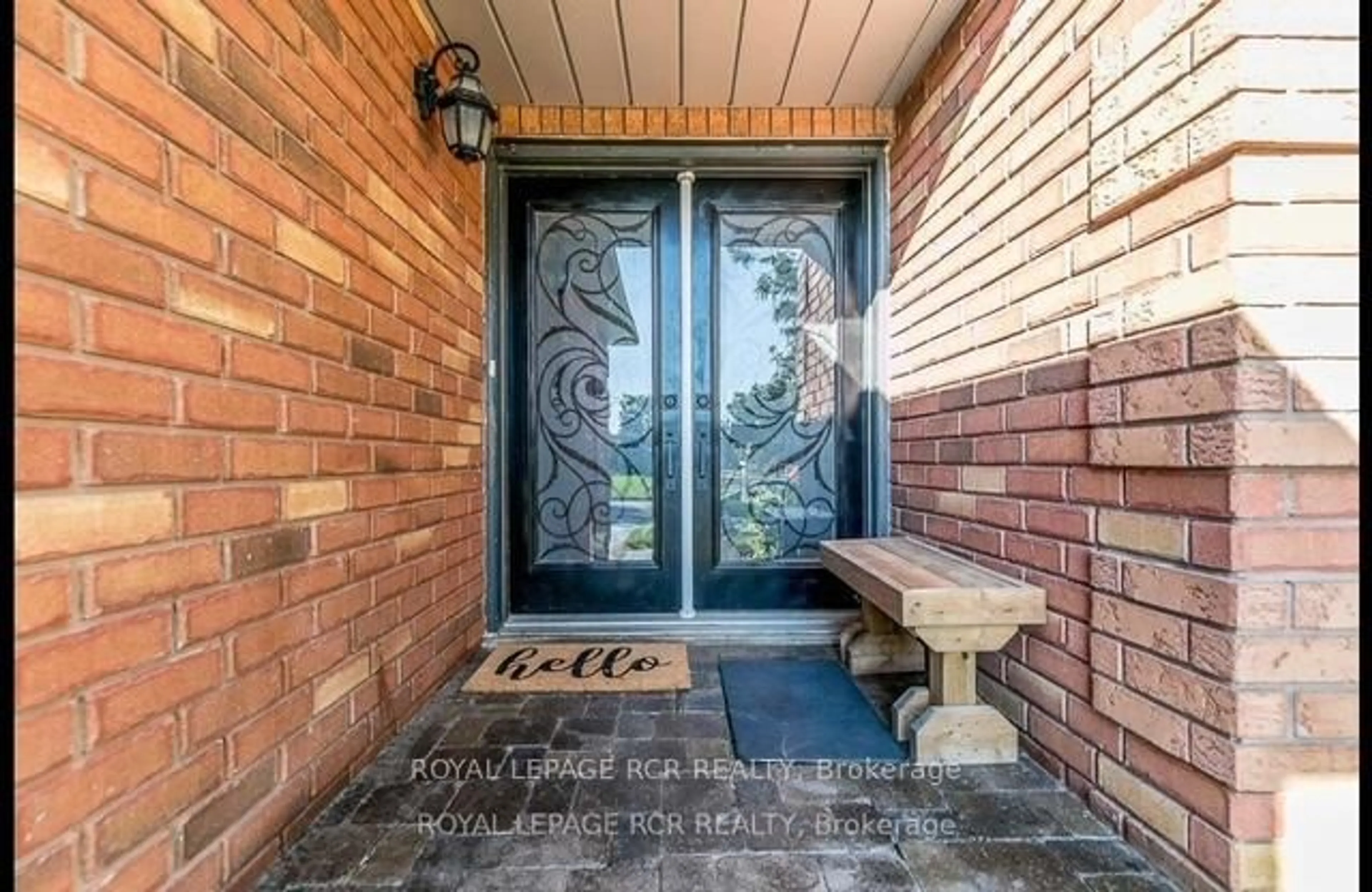 Indoor entryway for 22 Coburn Cres, New Tecumseth Ontario L0G 1A0