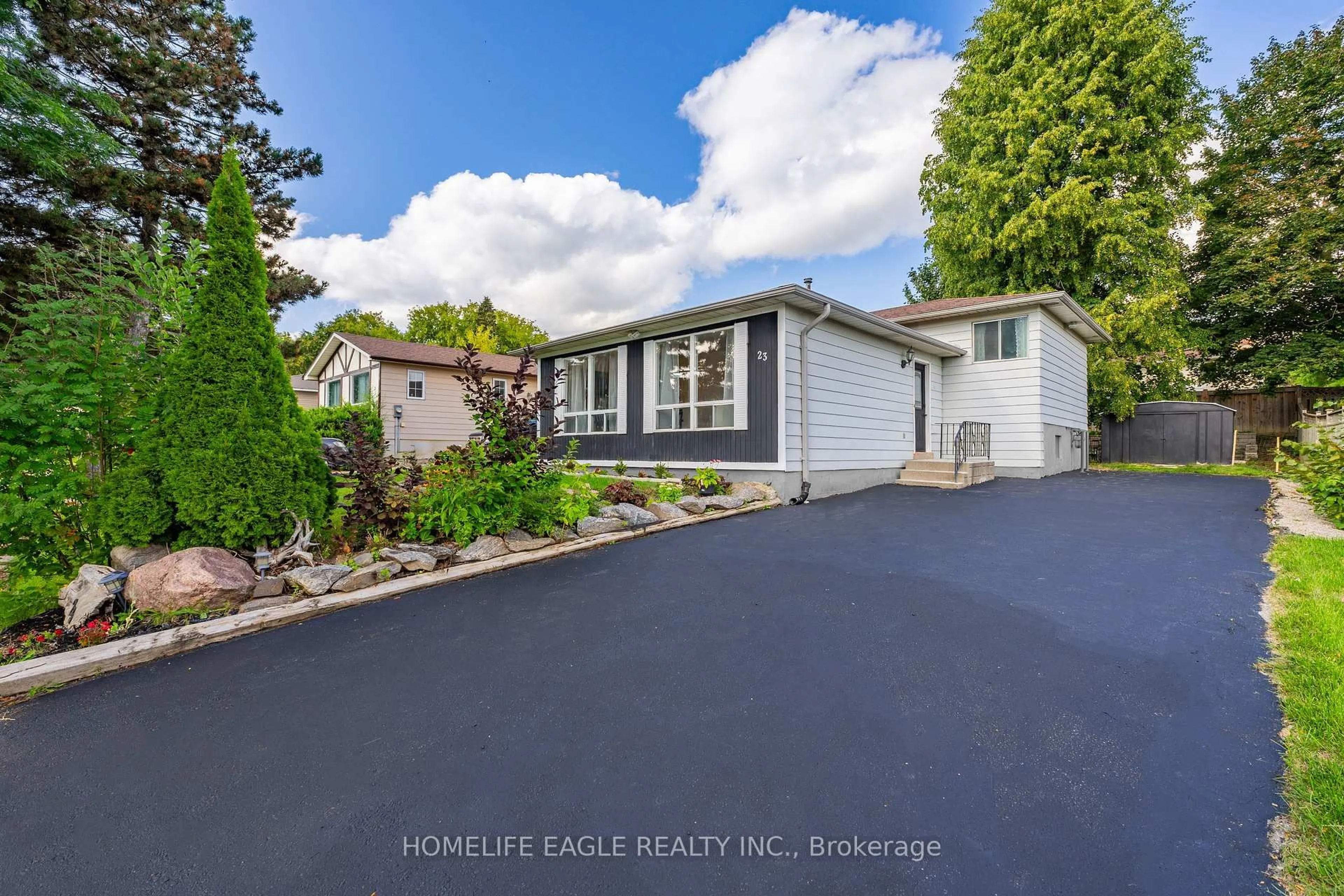 A pic from outside/outdoor area/front of a property/back of a property/a pic from drone, water/lake/river/ocean view for 23 Maurino Crt, Bradford West Gwillimbury Ontario L3Z 1S6