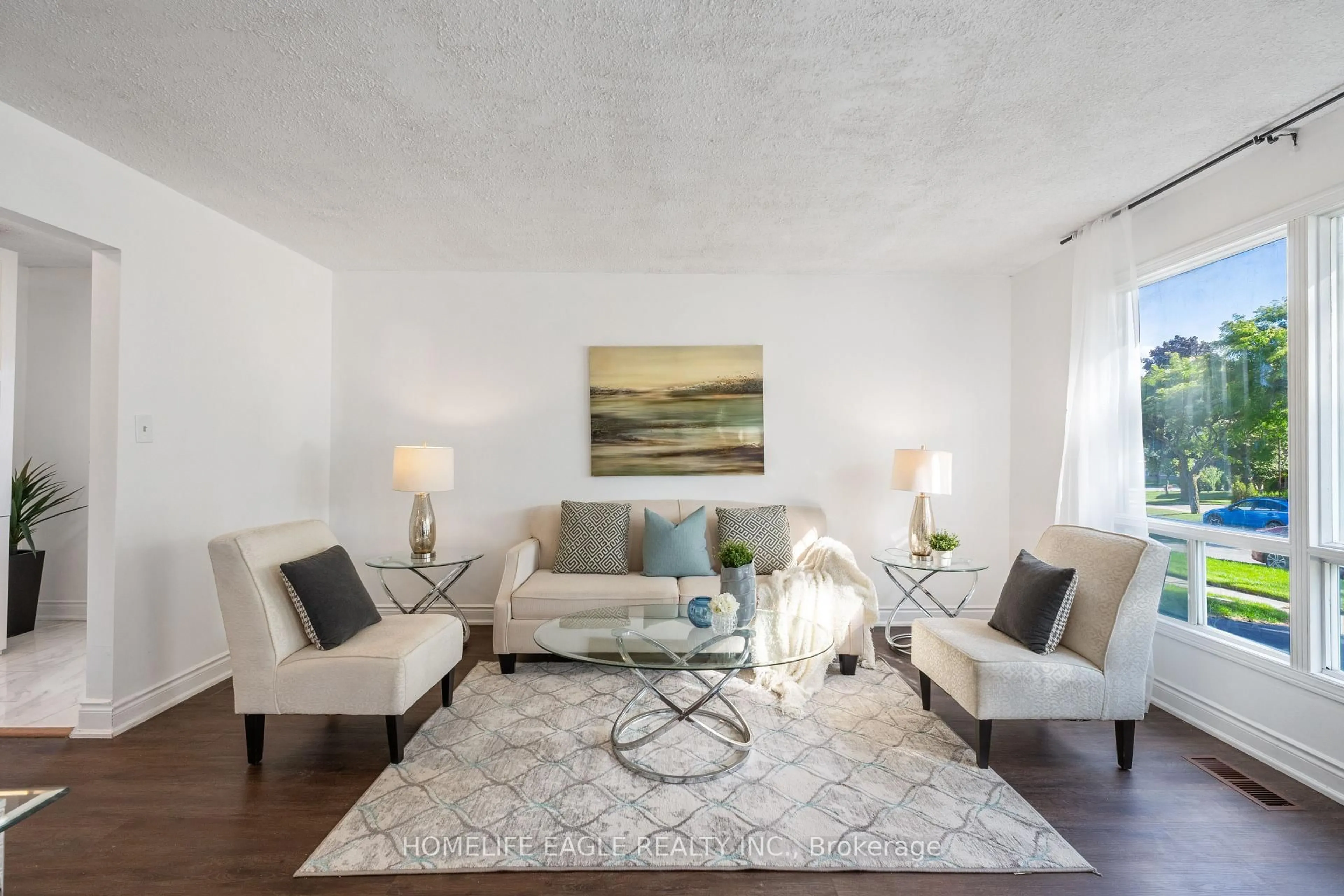 Living room with furniture, unknown for 23 Maurino Crt, Bradford West Gwillimbury Ontario L3Z 1S6