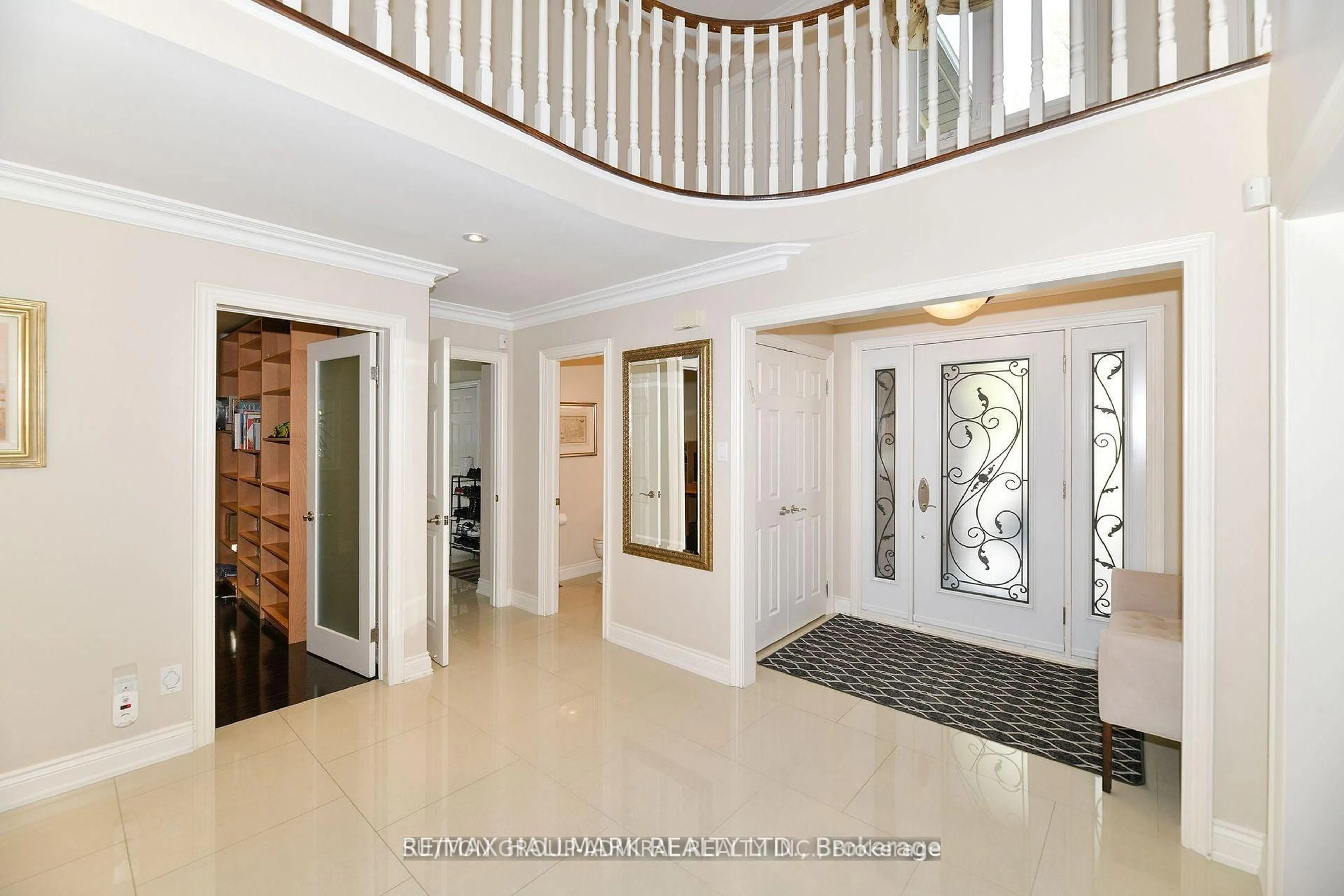 Indoor foyer for 25 Grenadier Cres, Vaughan Ontario L4J 7V8
