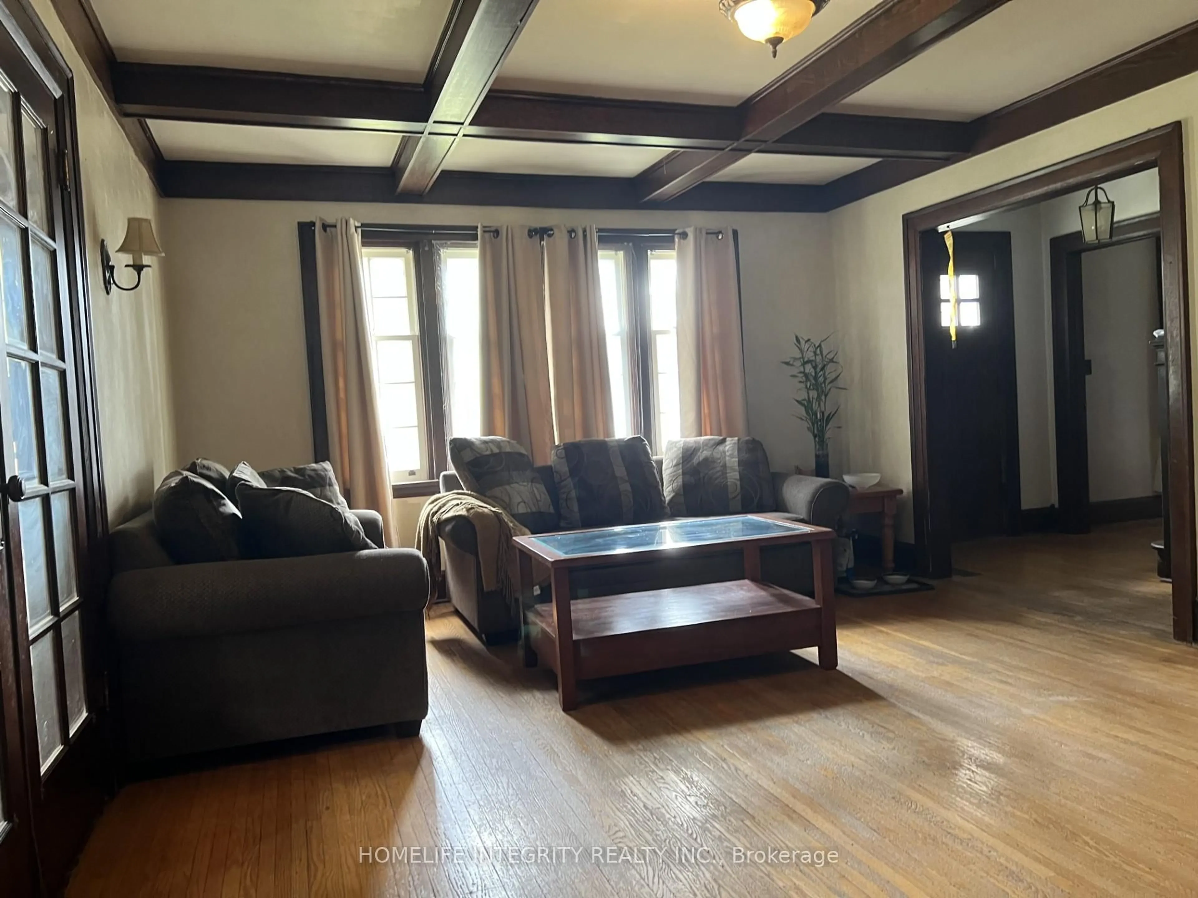 Living room with furniture, wood/laminate floor for 198 Victoria St, New Tecumseth Ontario L9R 1L9