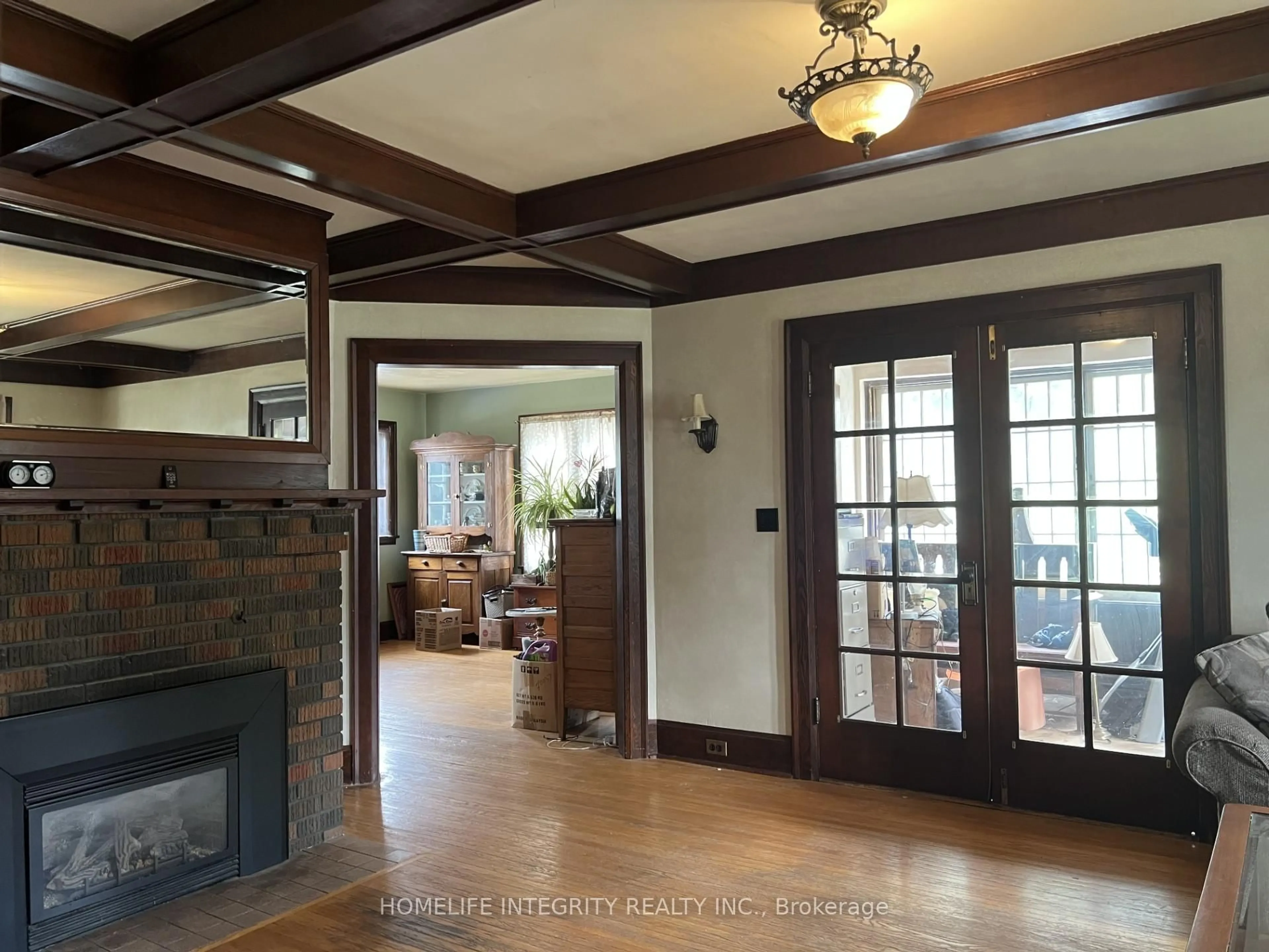 Indoor entryway for 198 Victoria St, New Tecumseth Ontario L9R 1L9