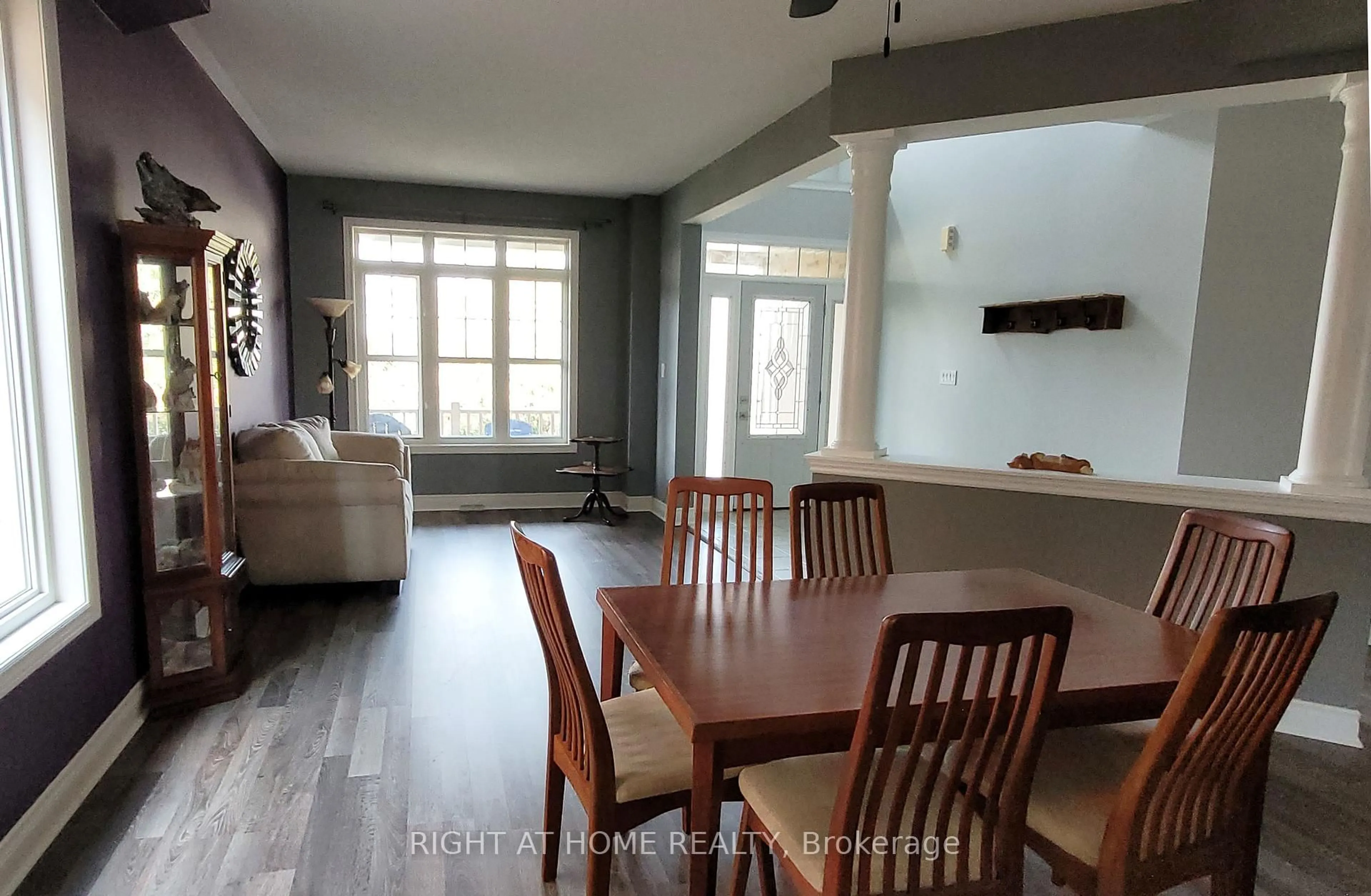 Dining room, wood/laminate floor for 11 Mason Dr, New Tecumseth Ontario L9R 0M1