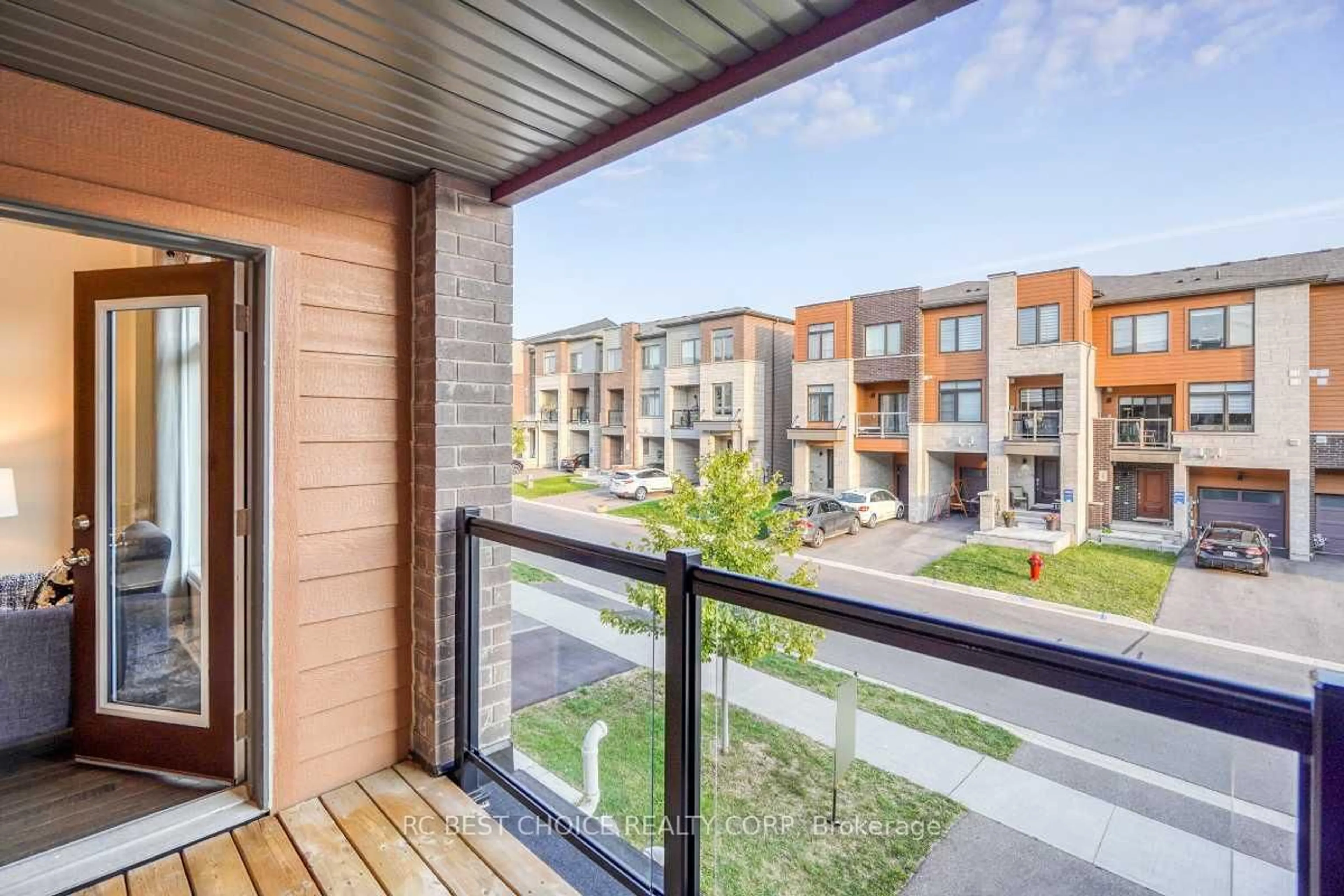 Balcony in the apartment, unknown for 24 Delano Way, Newmarket Ontario L3X 0L1