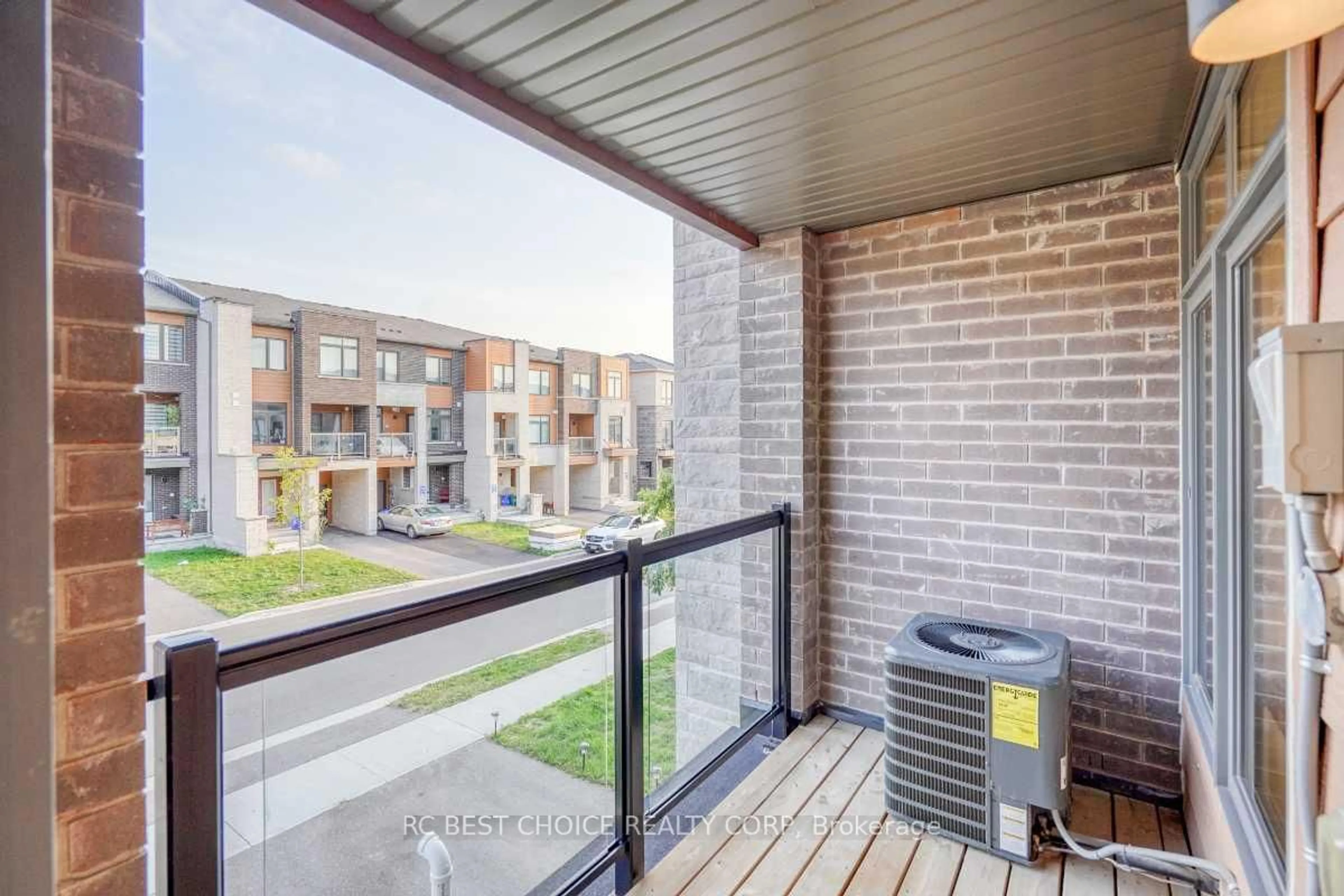 Patio, unknown for 24 Delano Way, Newmarket Ontario L3X 0L1