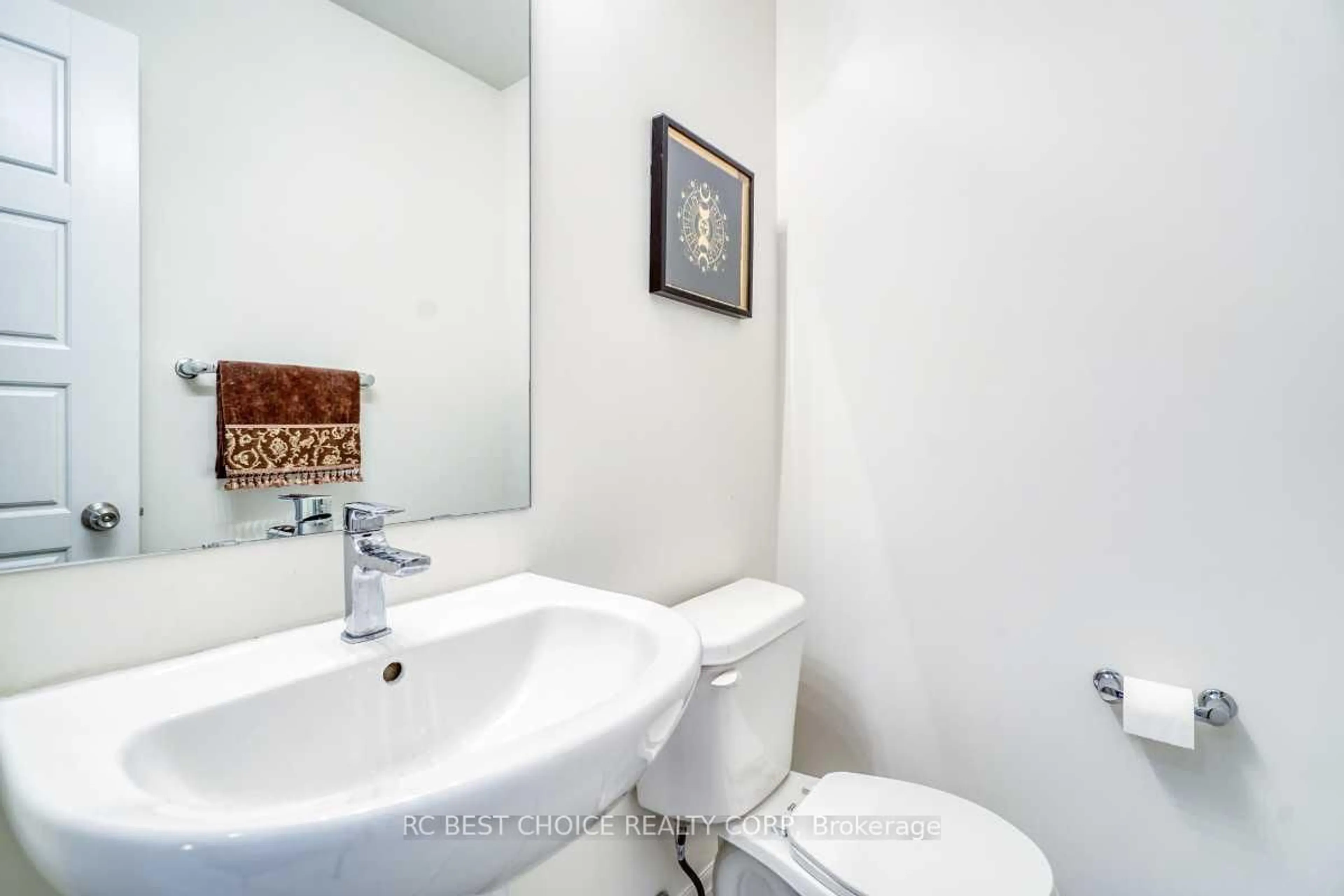 Standard bathroom, unknown for 24 Delano Way, Newmarket Ontario L3X 0L1