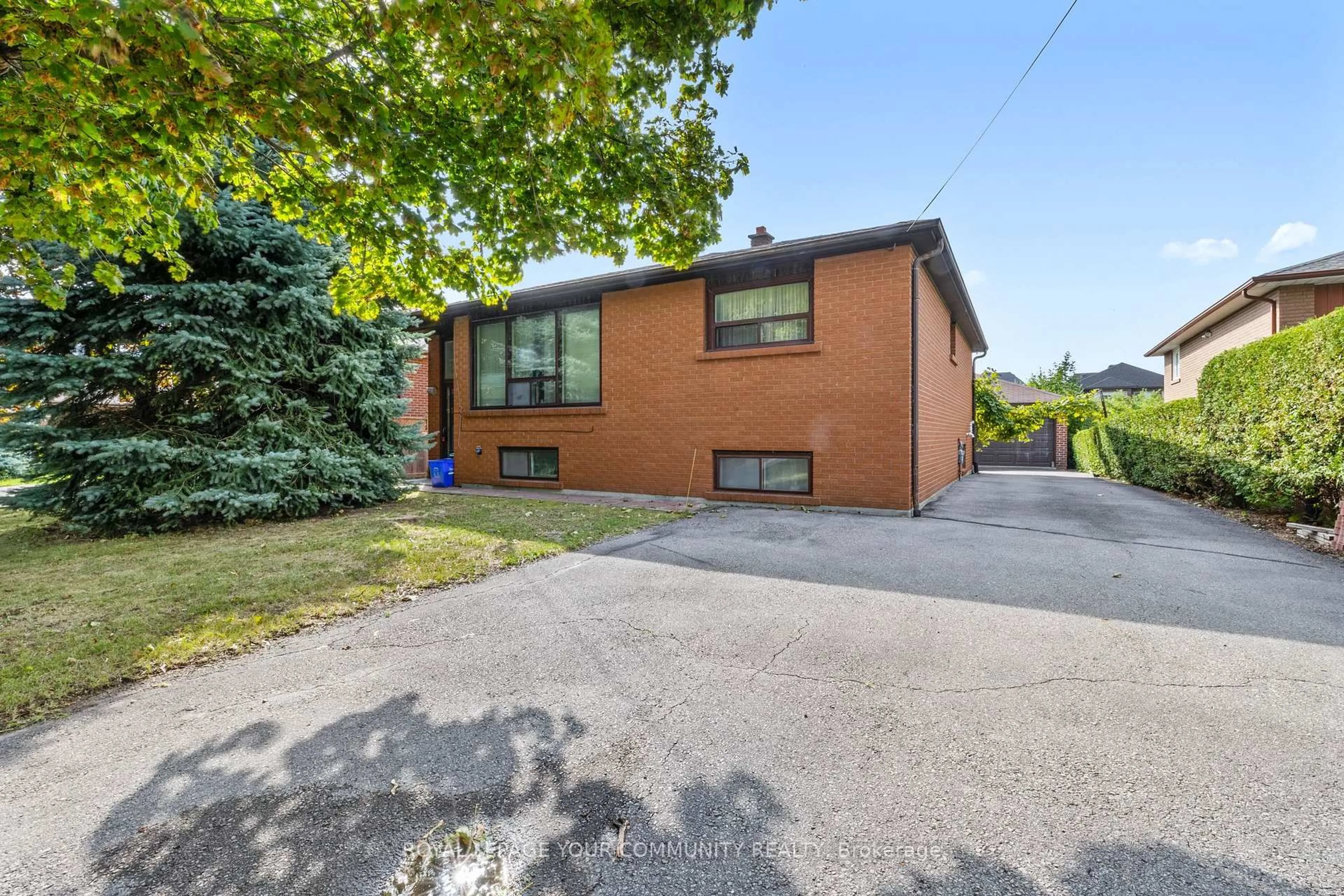 Home with brick exterior material, street for 221 Elgin Mills Rd, Richmond Hill Ontario L4C 4M1