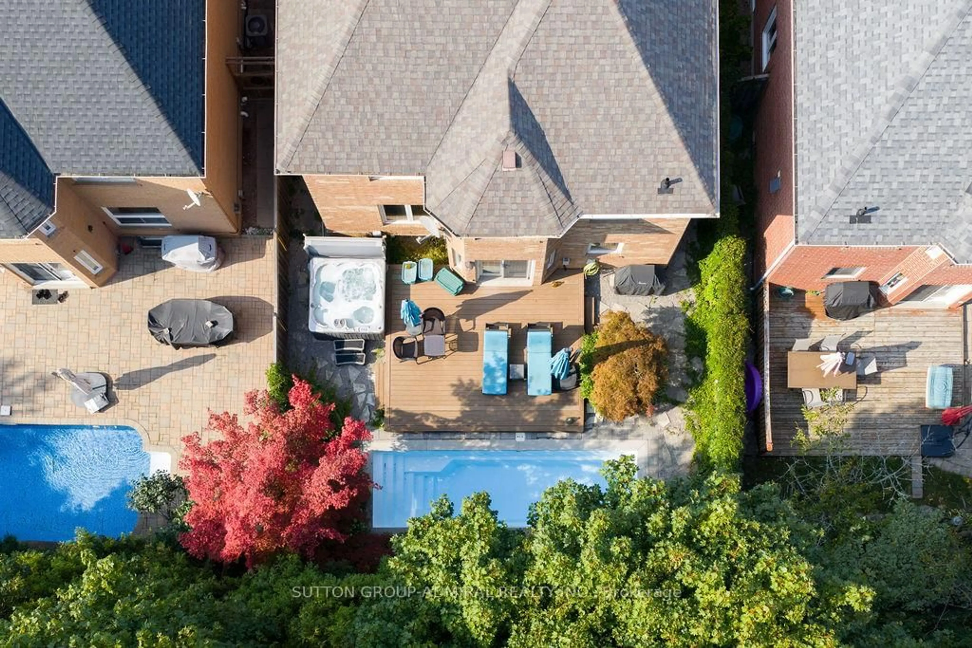 A pic from outside/outdoor area/front of a property/back of a property/a pic from drone, unknown for 40 Joshua Crt, Vaughan Ontario L4J 8B6